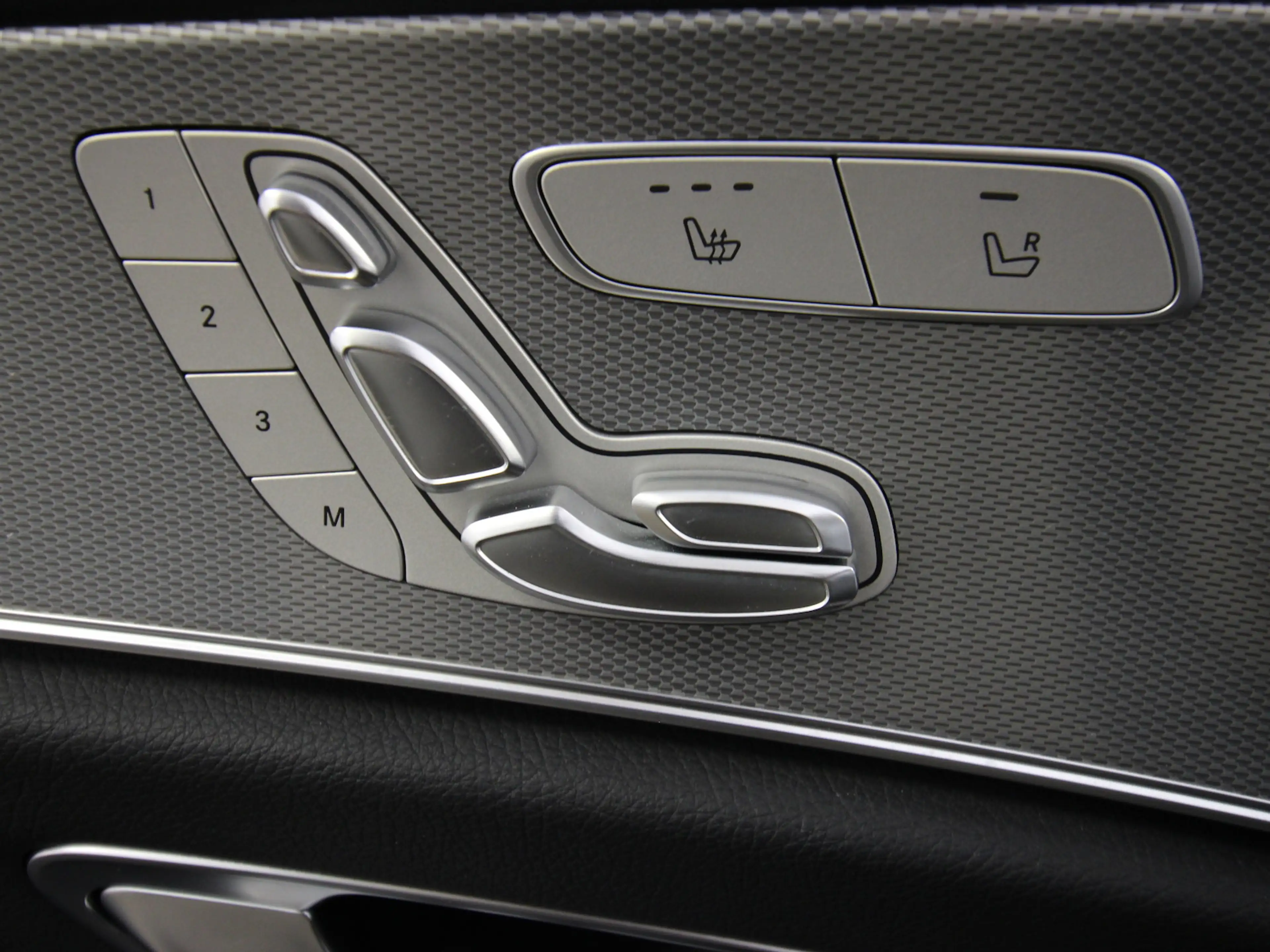 Mercedes-Benz E 220 d Avantgarde NAVI+LED+KAMERA+STANDHEIZUNG — photo 23