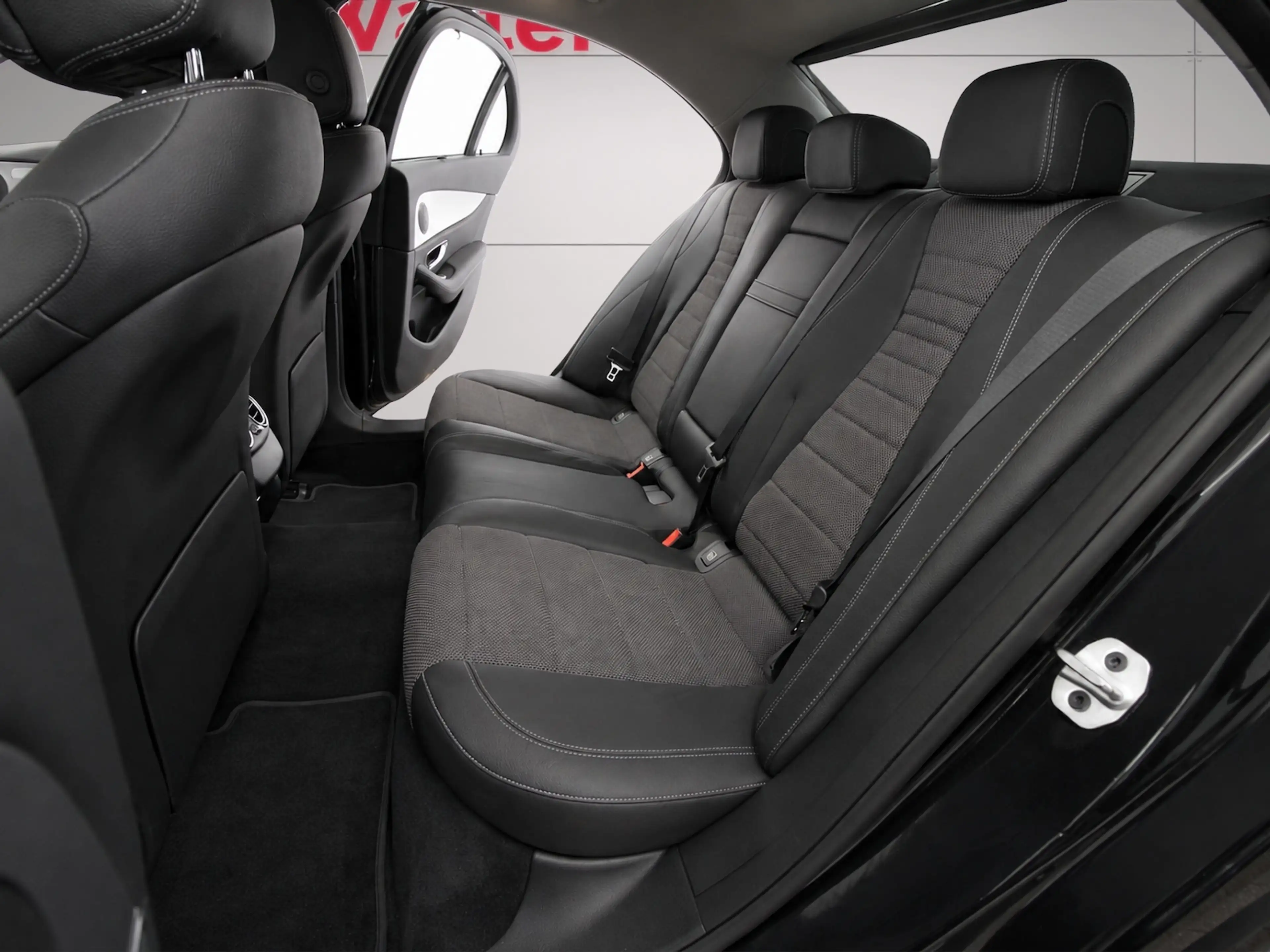 Mercedes-Benz E 220 d Avantgarde NAVI+LED+KAMERA+STANDHEIZUNG — photo 11