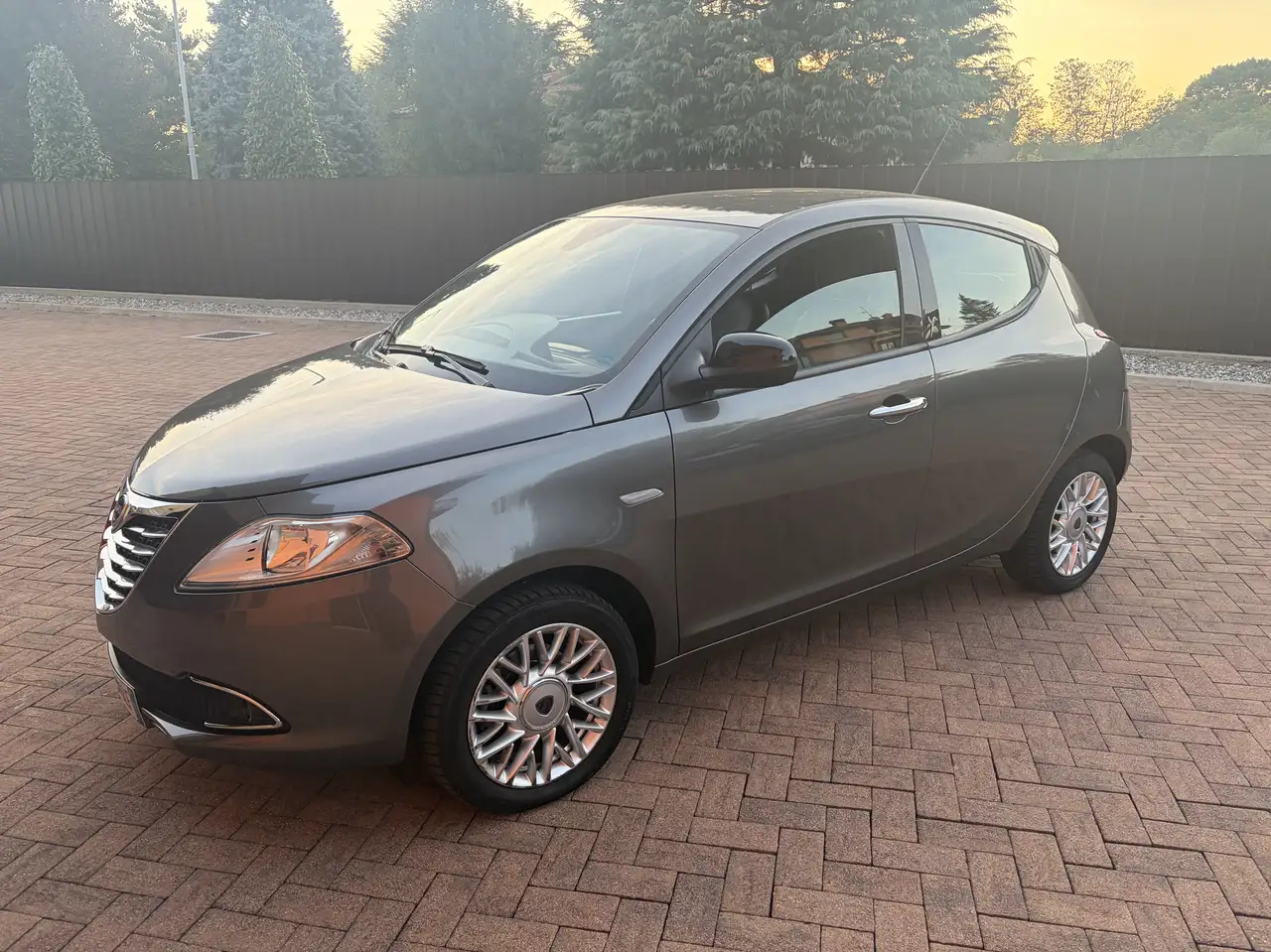 Lancia Ypsilon