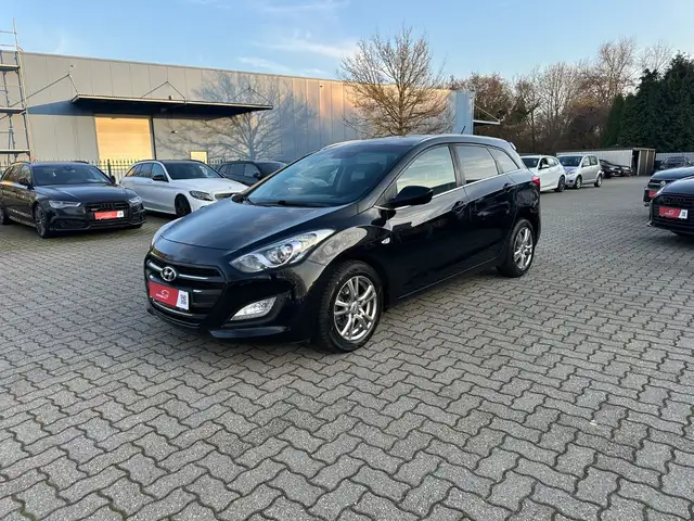 Hyundai i30 cw Style 1.6 CRDi AUT. Panorama SHZ PDC Temp