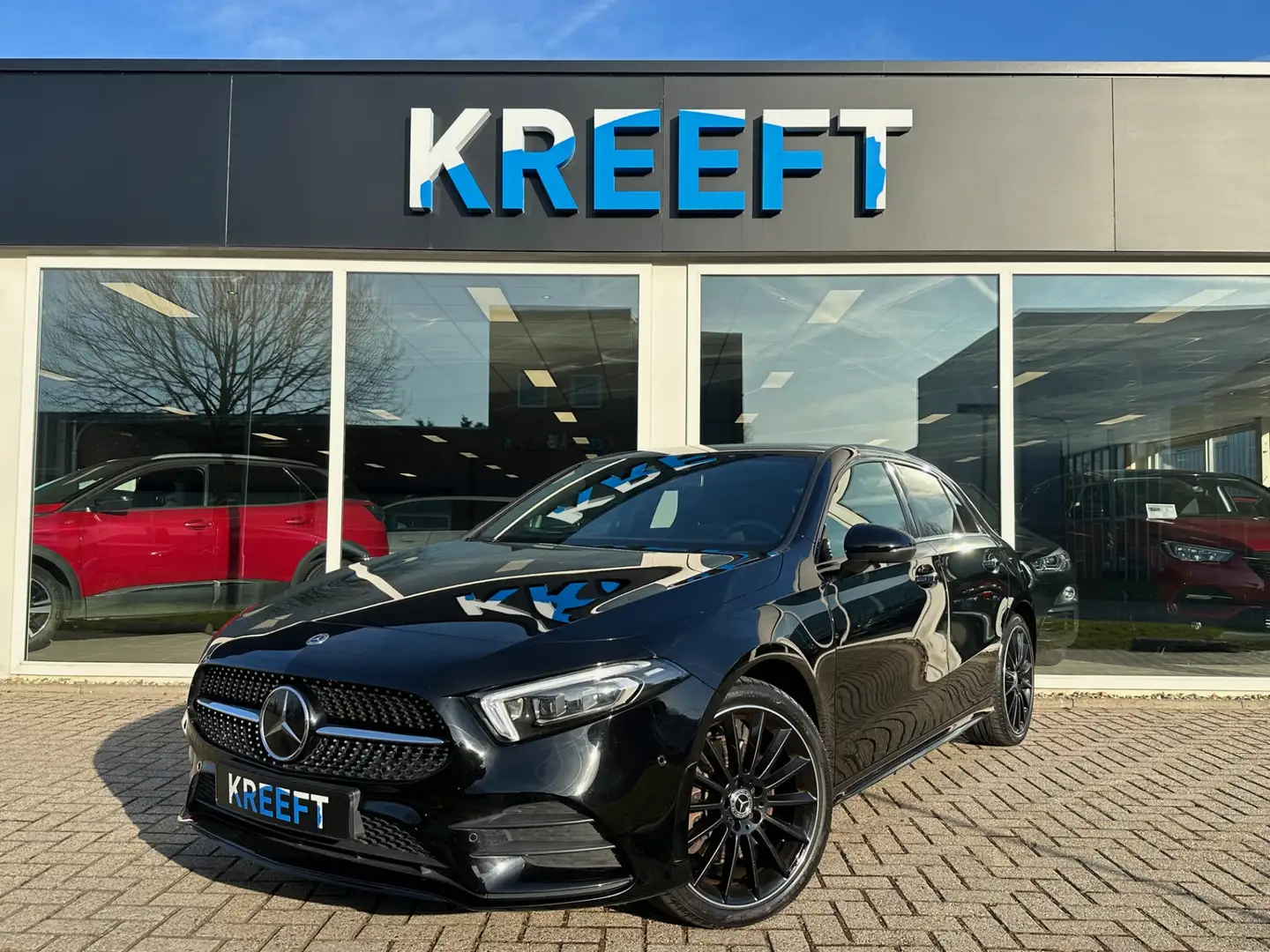 Mercedes-Benz A 250 e AMG Blackpack | Camera Zwart - 1