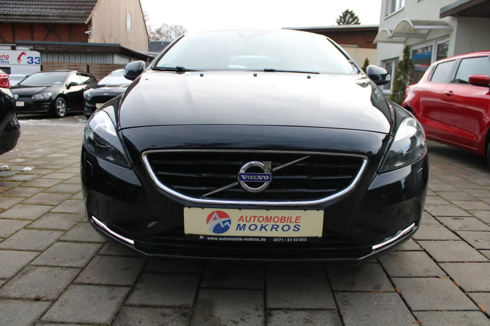 Volvo V40 T2 Linje You! BiXenon Navigation Sitzhzg PDC AHK A Zwart - 2