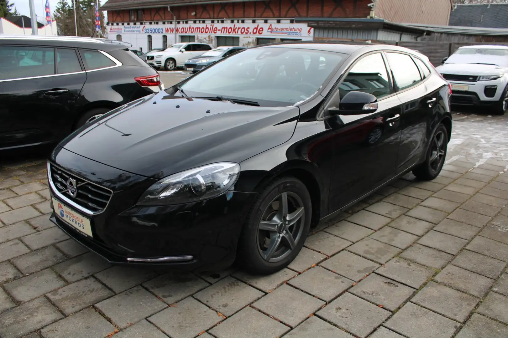 Volvo V40 T2 Linje You! BiXenon Navigation Sitzhzg PDC AHK A Zwart - 1