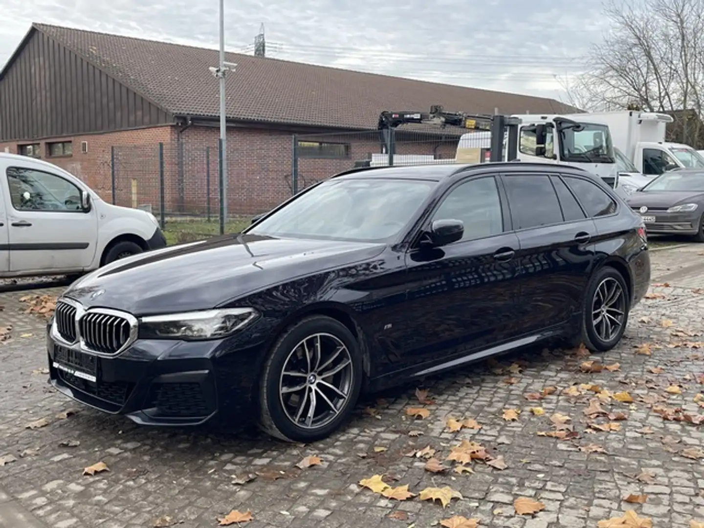 BMW 520 520d Touring M-Sportpaket 1Hand*Standheizung* Noir - 1