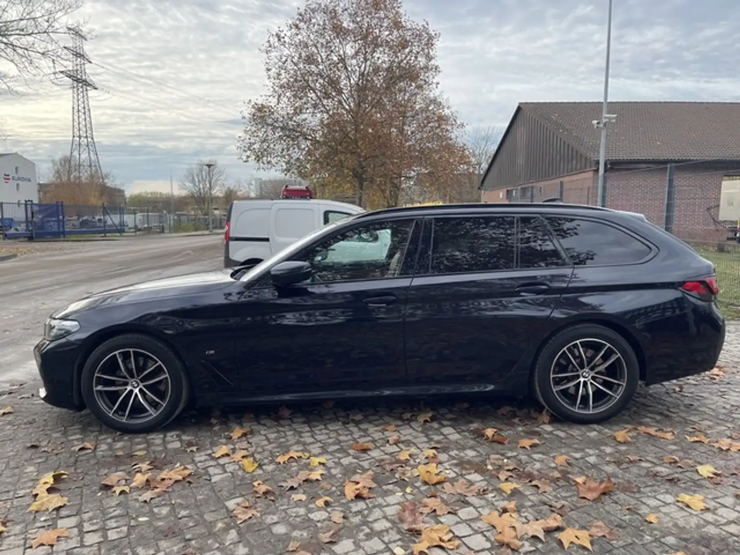 BMW 520 520d Touring M-Sportpaket 1Hand*Standheizung* Noir - 2