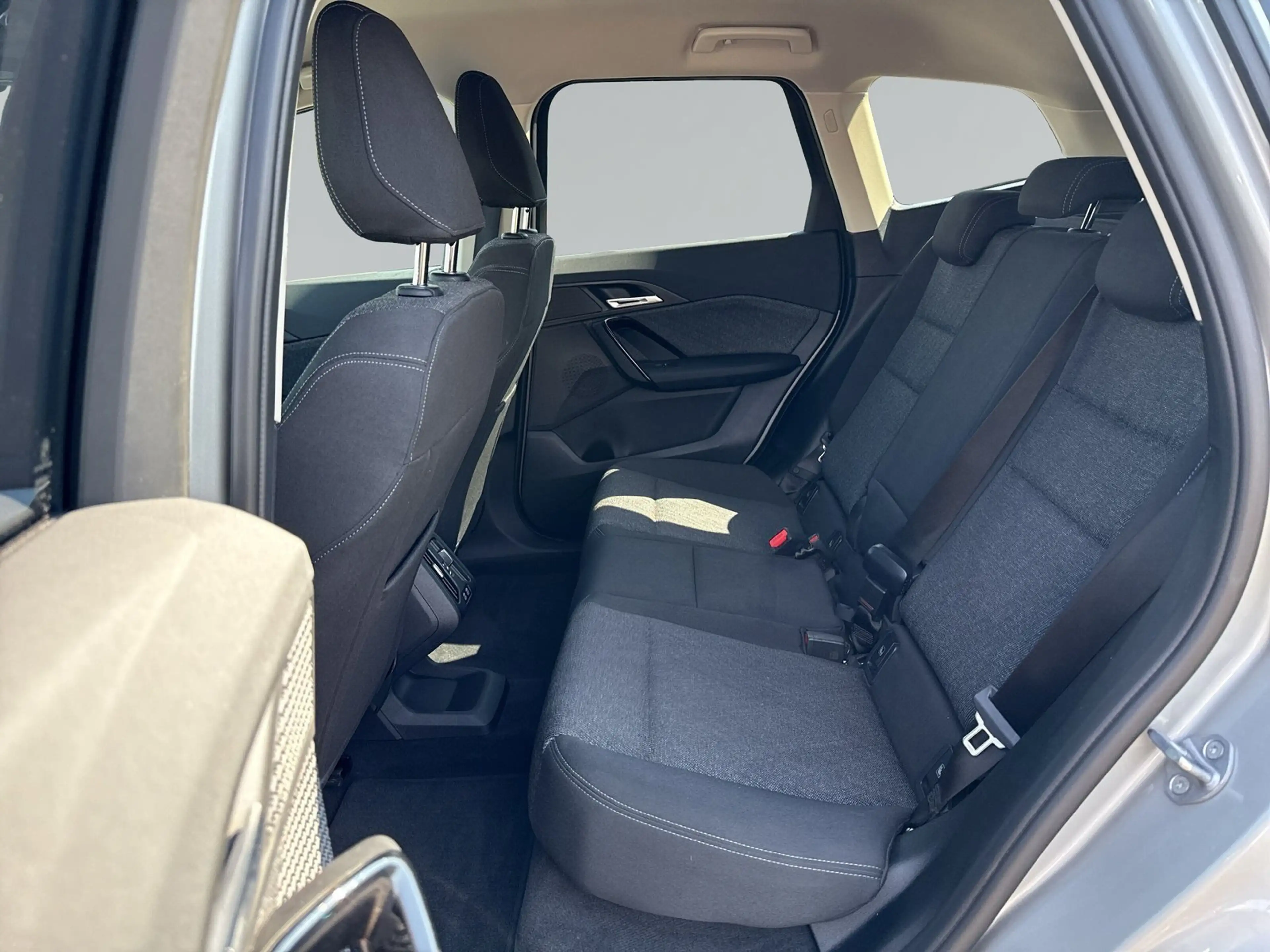 BMW iX1 xDrive30 *NAVI.RFK.AKTIVSITZ.LED-SW* — photo 10