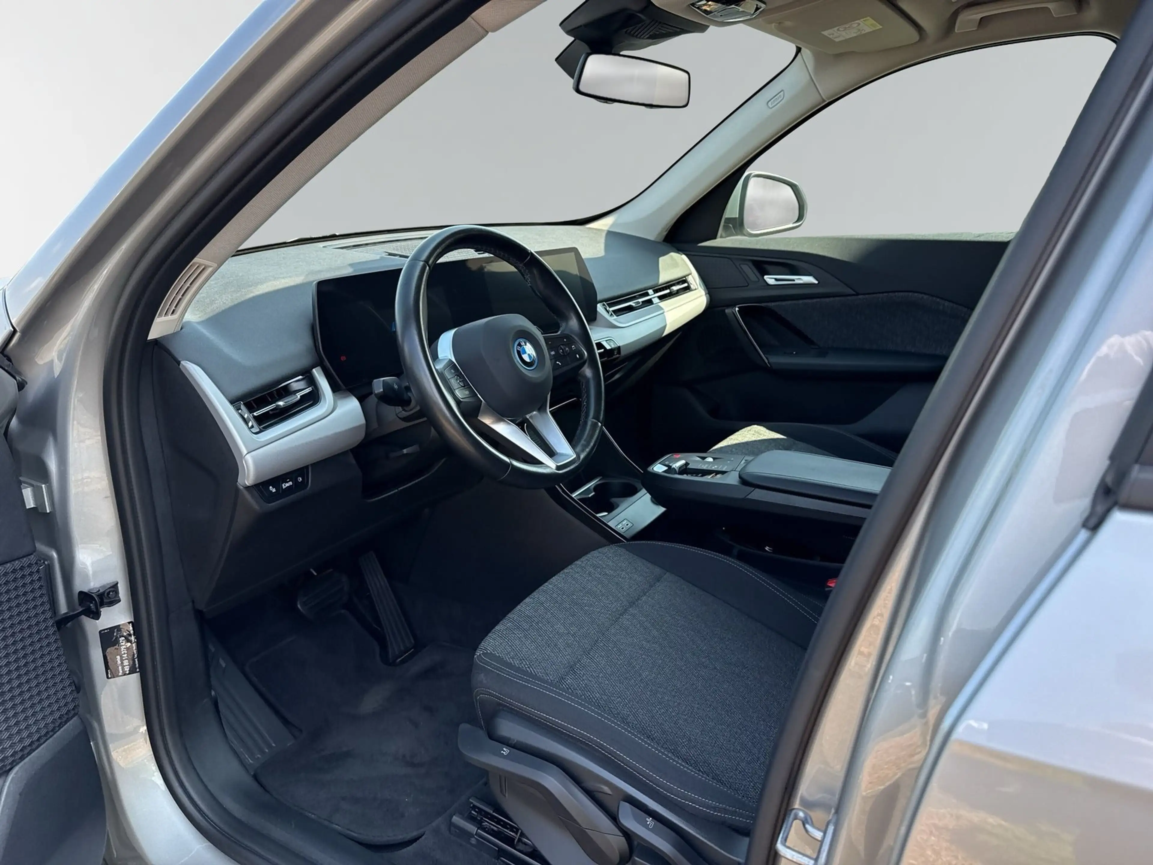 BMW iX1 xDrive30 *NAVI.RFK.AKTIVSITZ.LED-SW* — photo 8