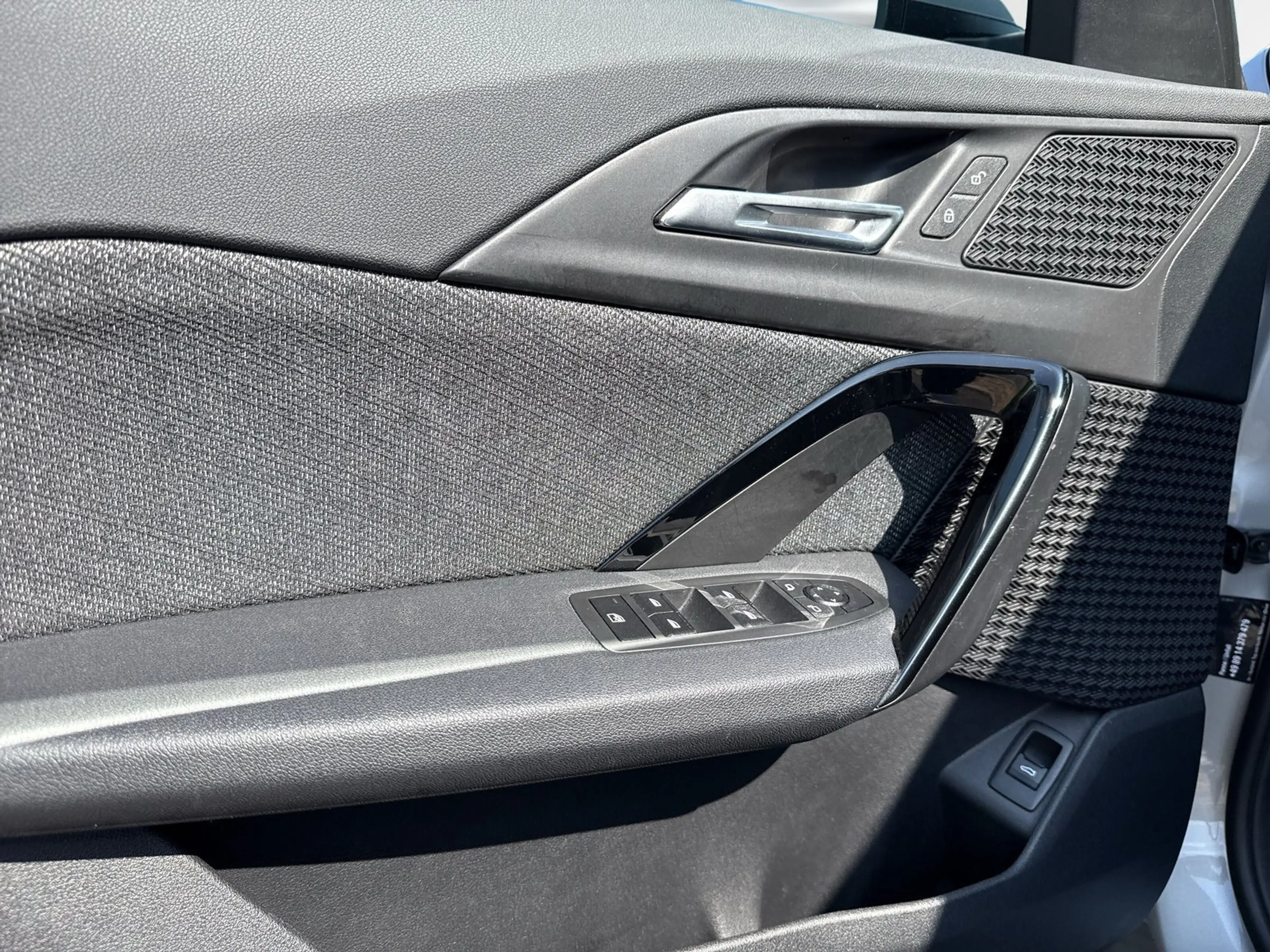 BMW iX1 xDrive30 *NAVI.RFK.AKTIVSITZ.LED-SW* — photo 9
