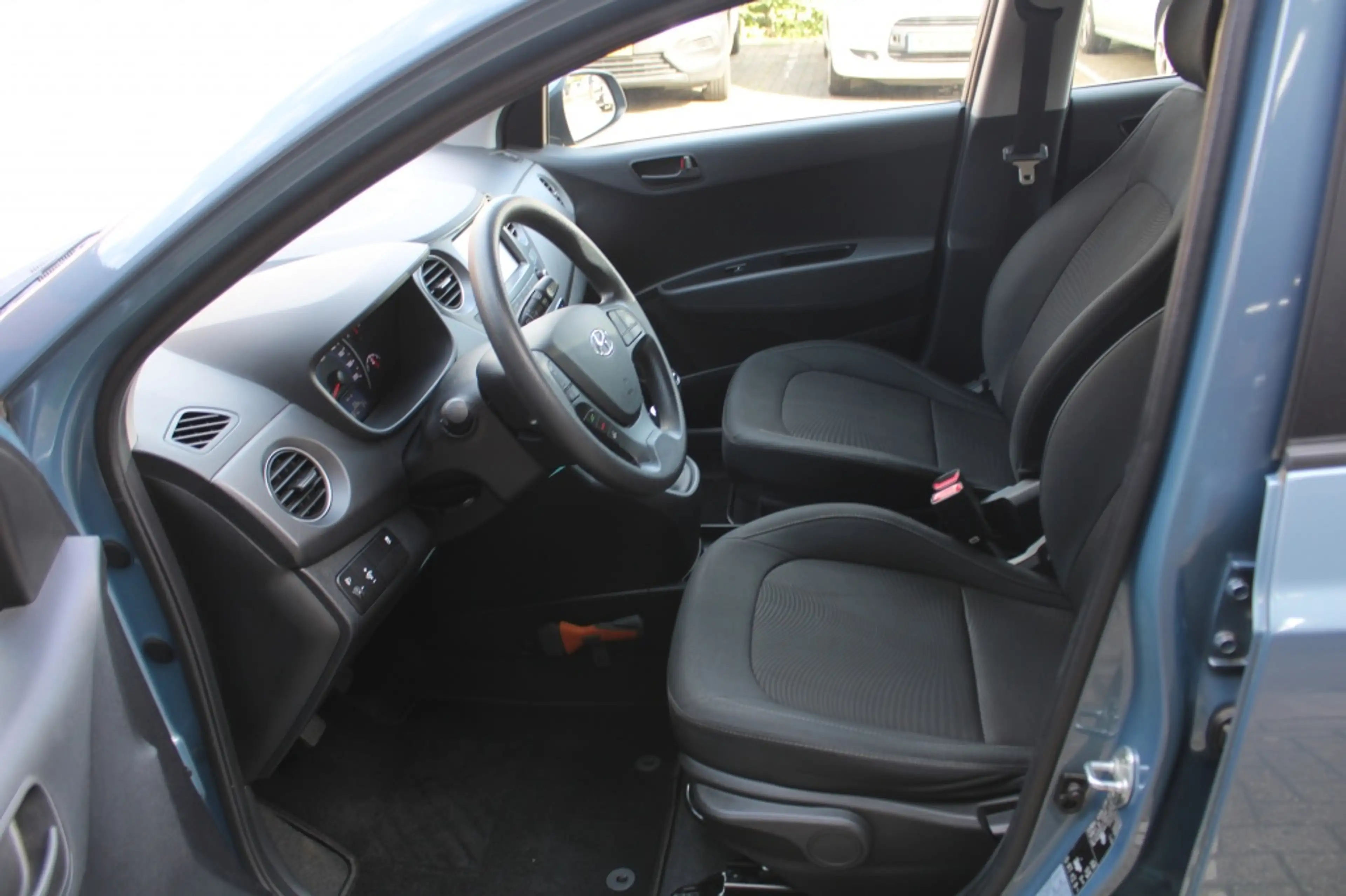 Hyundai i10 1.0i Comfort — photo 9