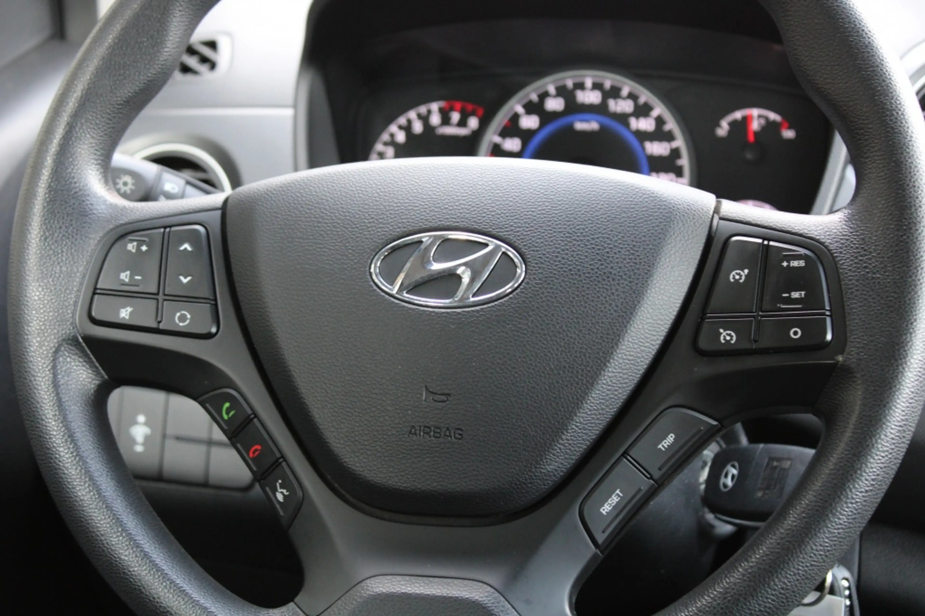 Hyundai i10 1.0i Comfort — photo 17