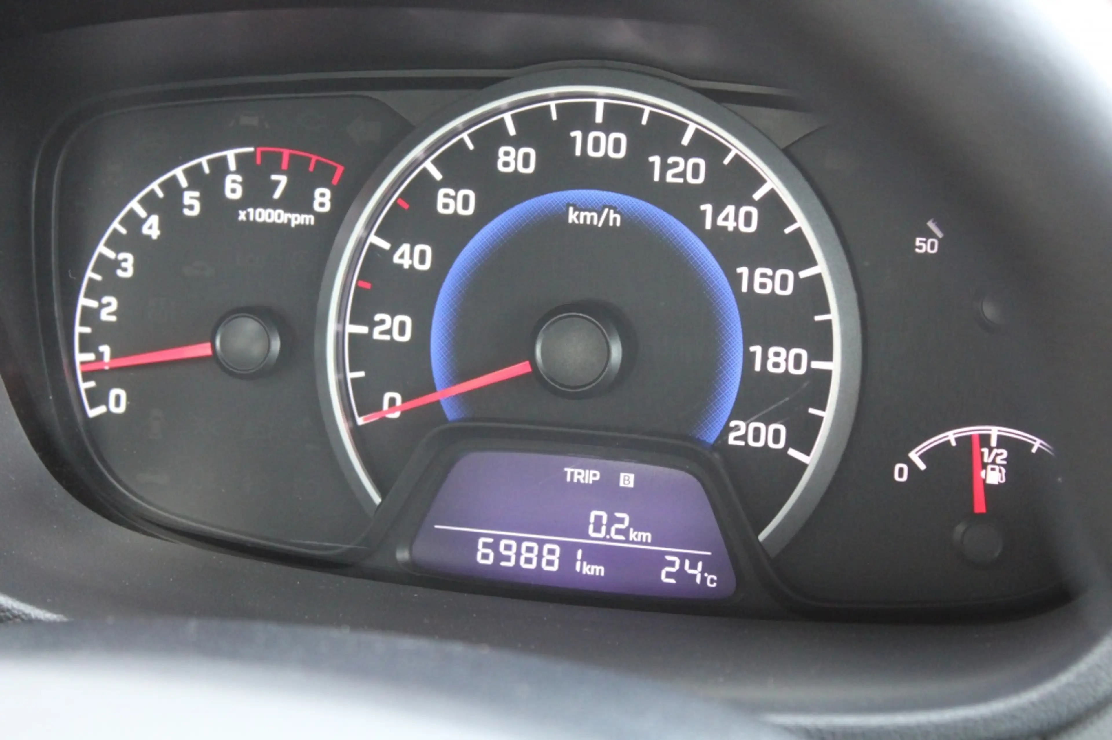 Hyundai i10 1.0i Comfort — photo 18