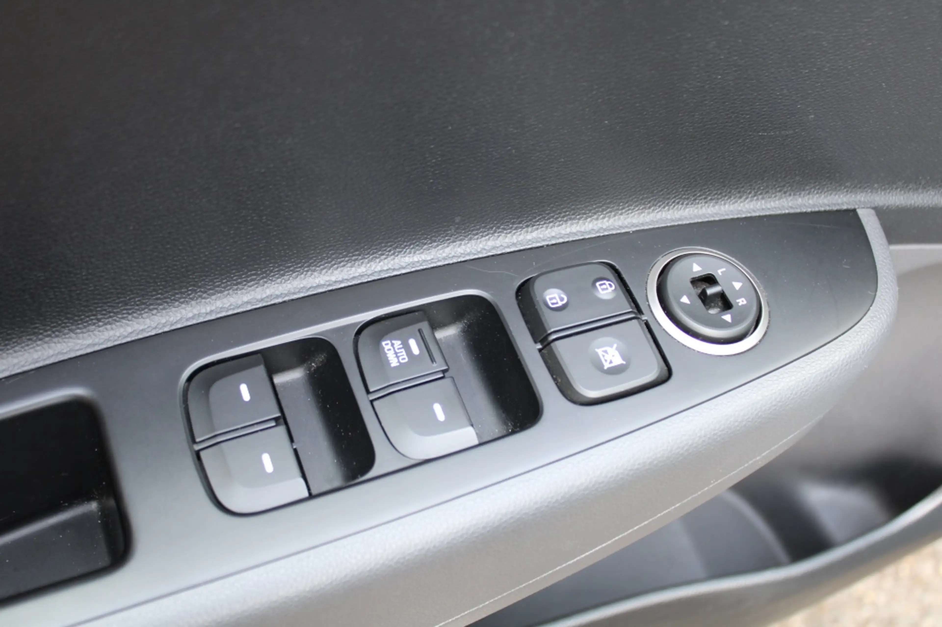 Hyundai i10 1.0i Comfort — photo 13