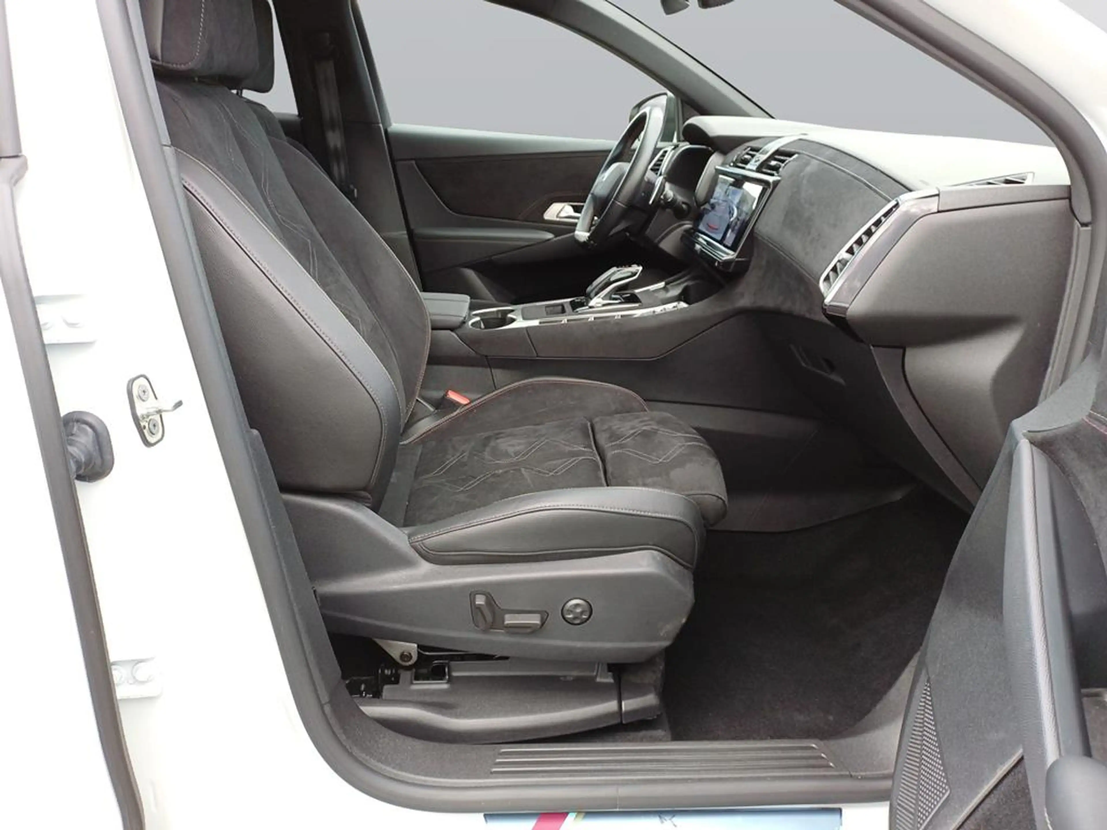 DS Automobiles DS 7 DS 7 PERFORMANCE LINE + BlueHDi 130 EAT8 — photo 13