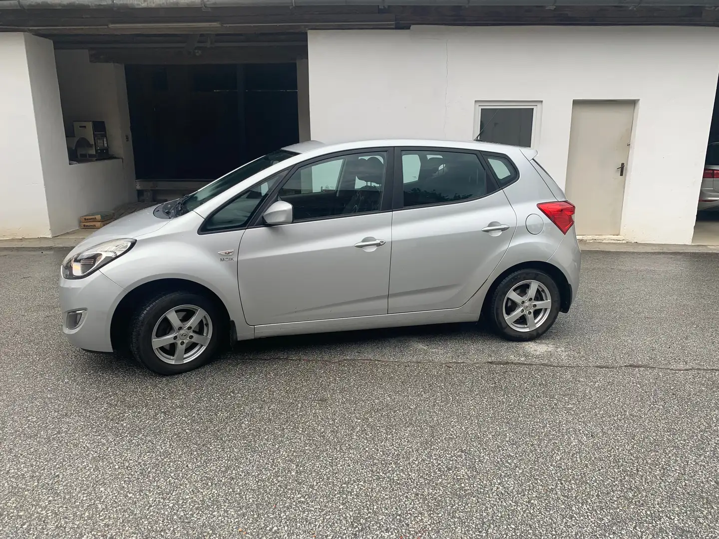 Hyundai iX20 iX20 1,4 CRDi Comfort Comfort Silber - 2