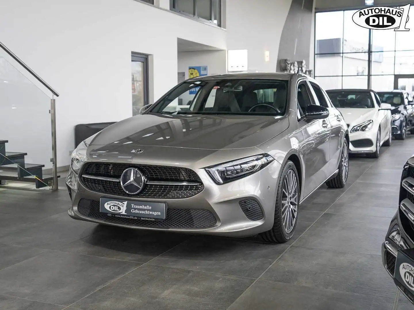 Mercedes-Benz A 220 Urban-Progressive + Night Paket *AHK* RFK Grijs - 2