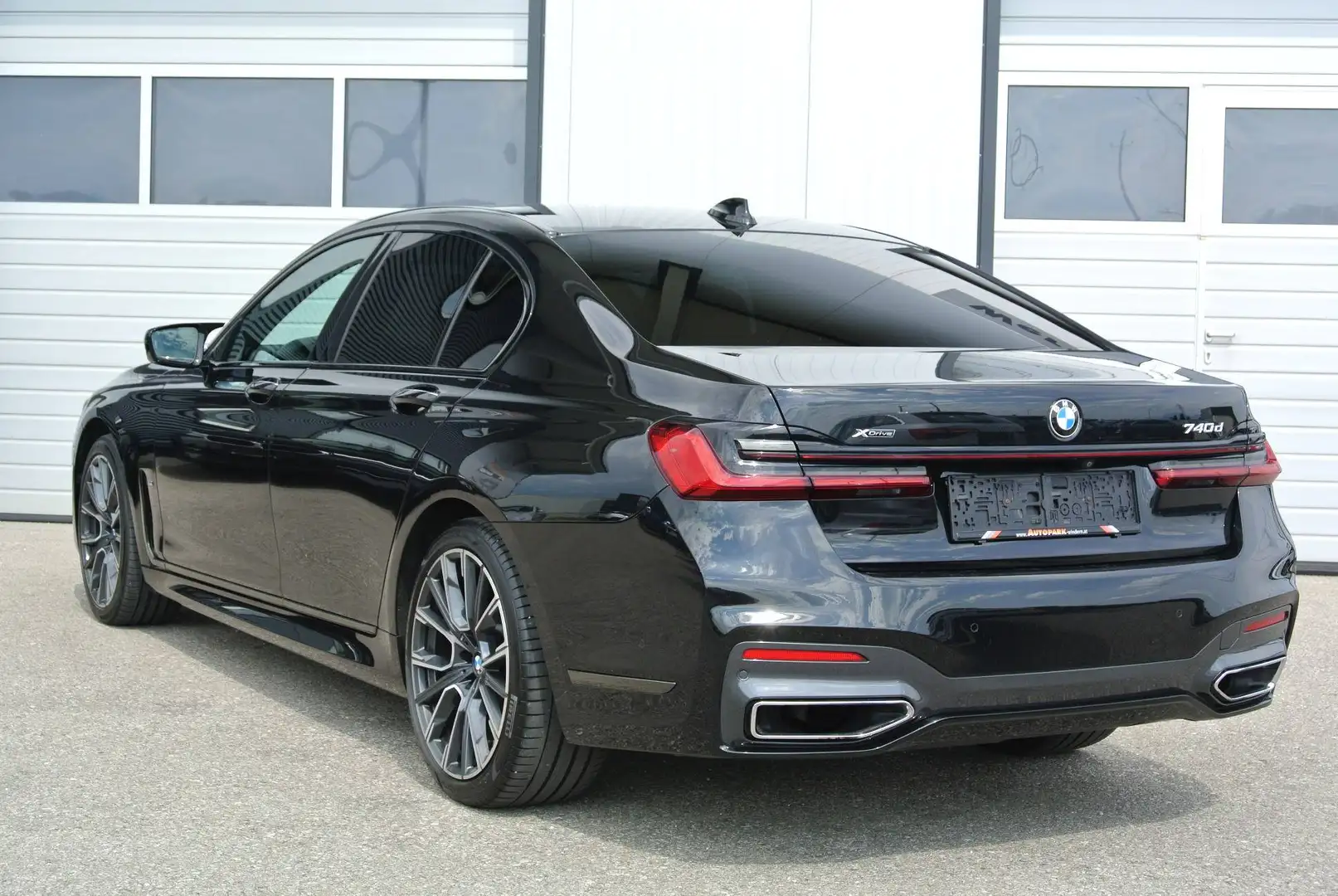 BMW 740 d xDrive Aut. ** M-Paket * LEDER * SD * HUD * Schwarz - 2