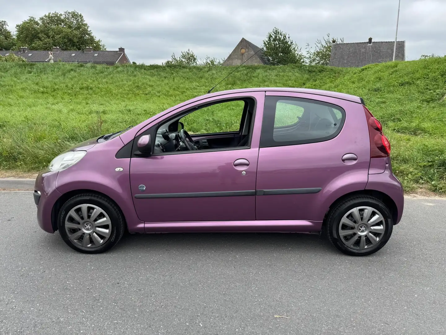 Peugeot 107 1.0 Envy Paars - 2