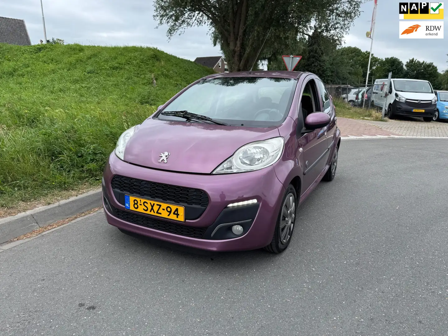 Peugeot 107 1.0 Envy Paars - 1