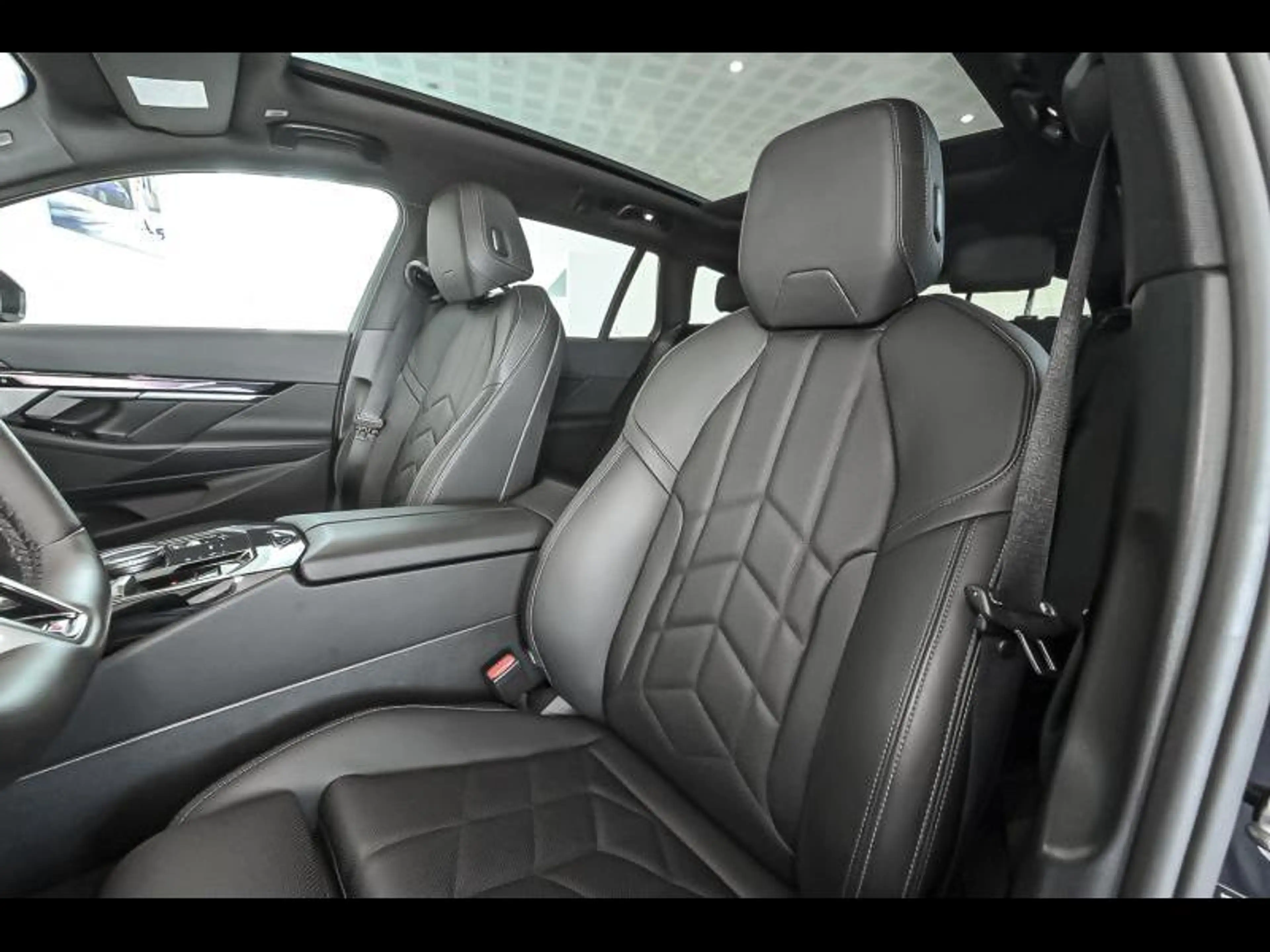 BMW 520 i Touring - M Sport | Pano | 360Cam | Comfort | Me — photo 21