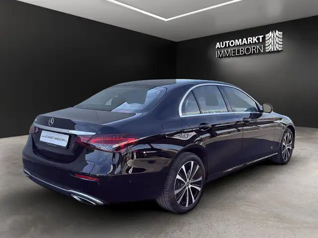 Mercedes-Benz E-Class view 6
