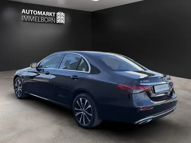 Mercedes-Benz E-Class view 5