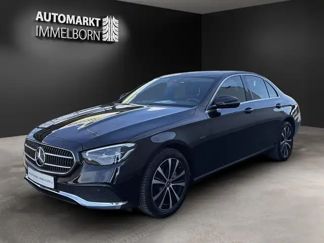 Mercedes-Benz E-Class view 4