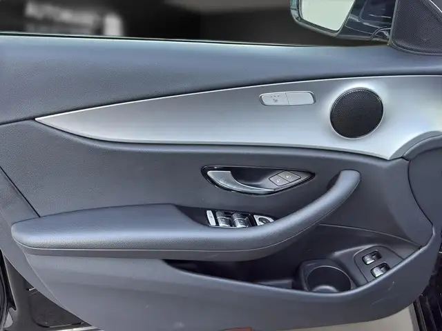 Mercedes-Benz E-Class view 24