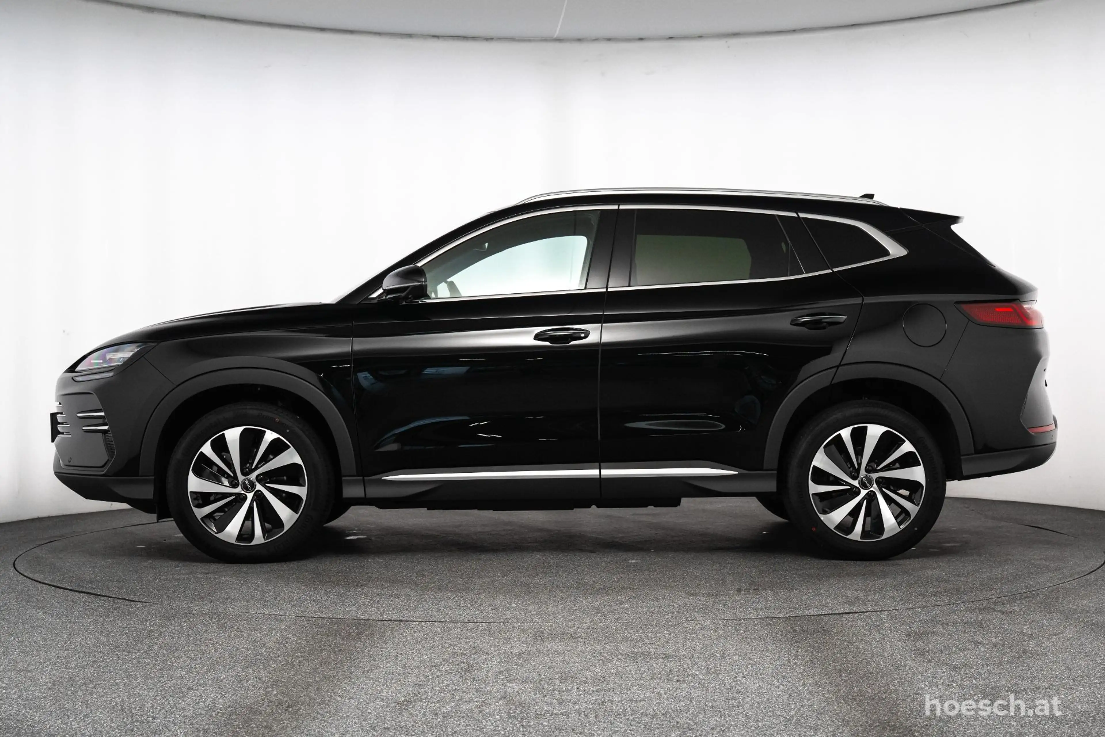BYD Seal U DM-i DESIGN 4x4 HEAD-UP PANO LEDER !LAGERND! — photo 3