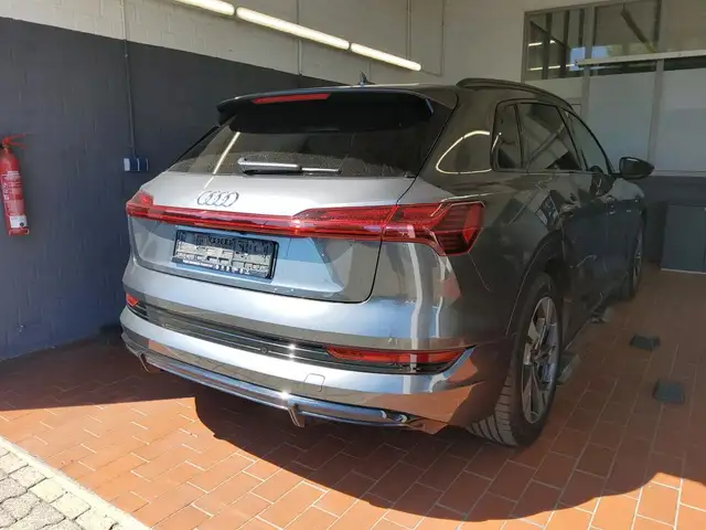 Audi E-Tron view 4