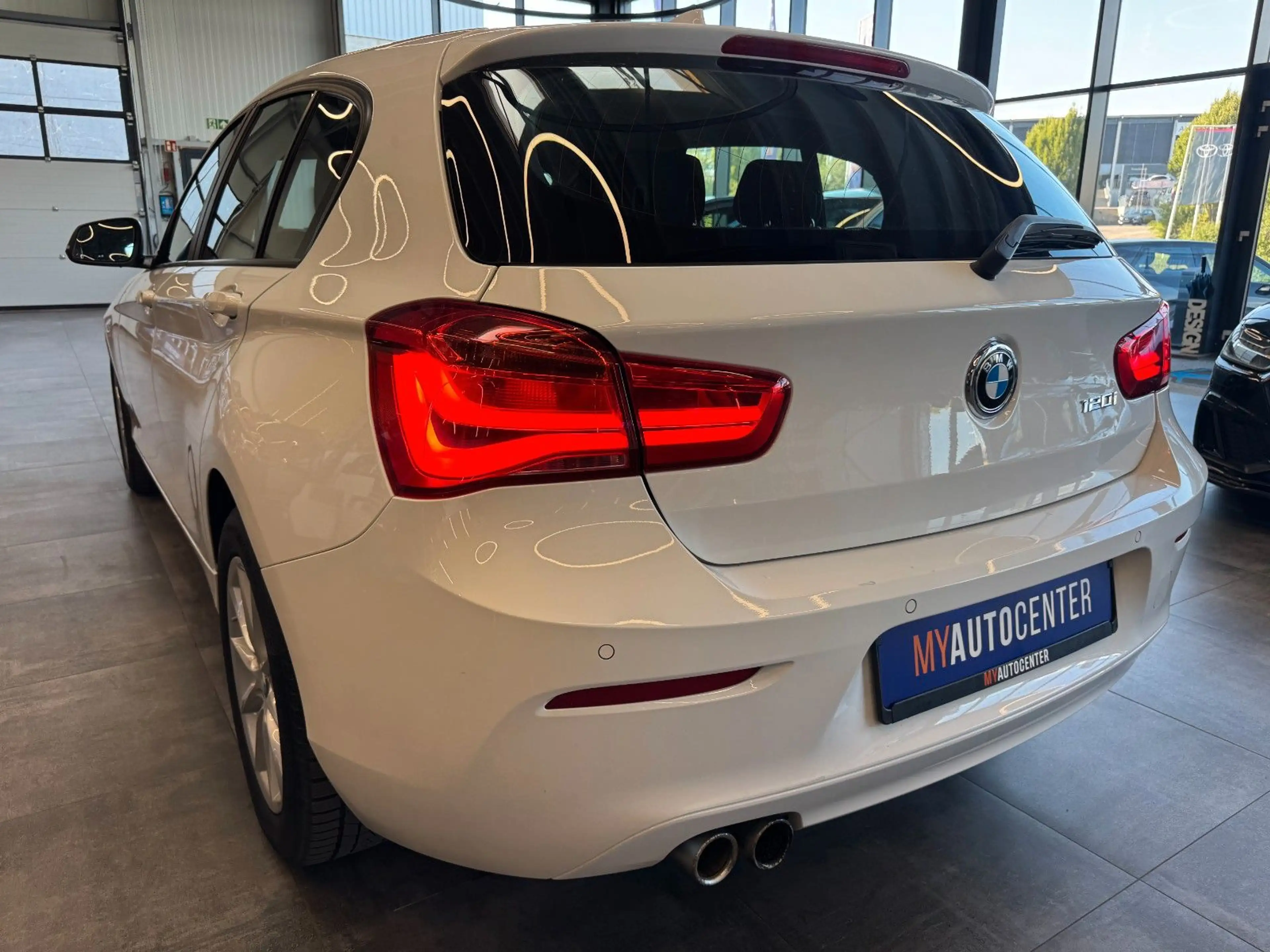 BMW 120 *TEMPO*NAVI*SZHZ*2-ZONEN*PDC*TÜV-3/27* — photo 5