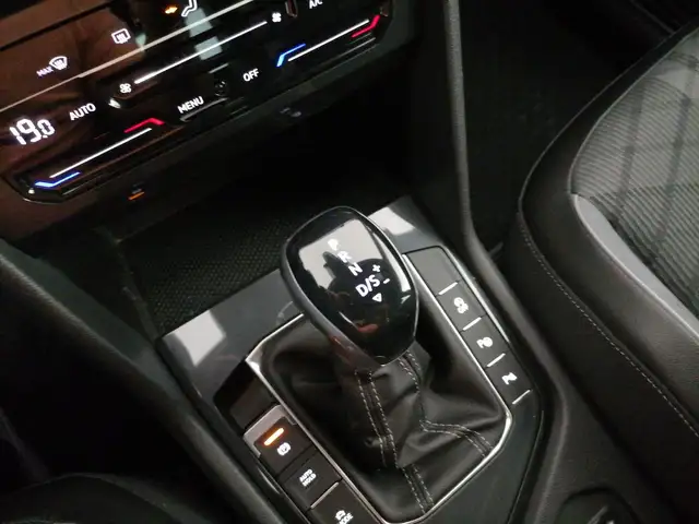 Volkswagen Tiguan view 13