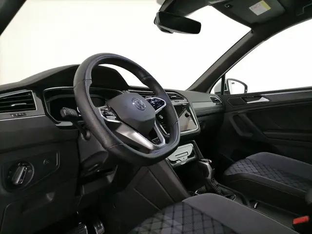 Volkswagen Tiguan view 11