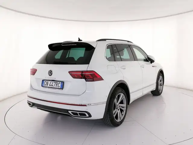 Volkswagen Tiguan view 2