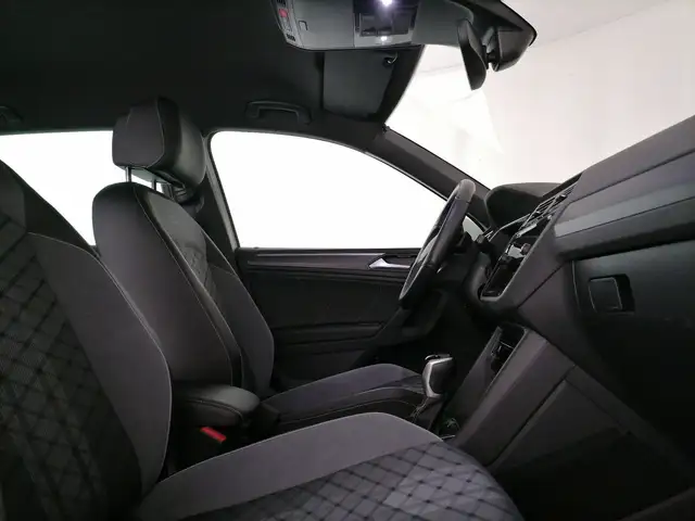 Volkswagen Tiguan view 6