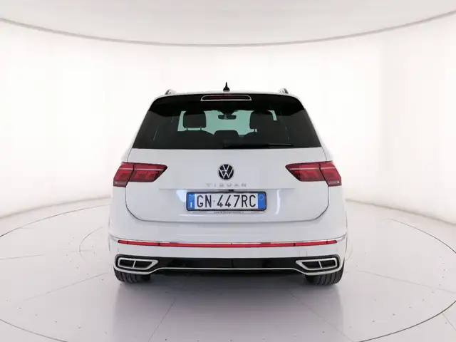 Volkswagen Tiguan view 4