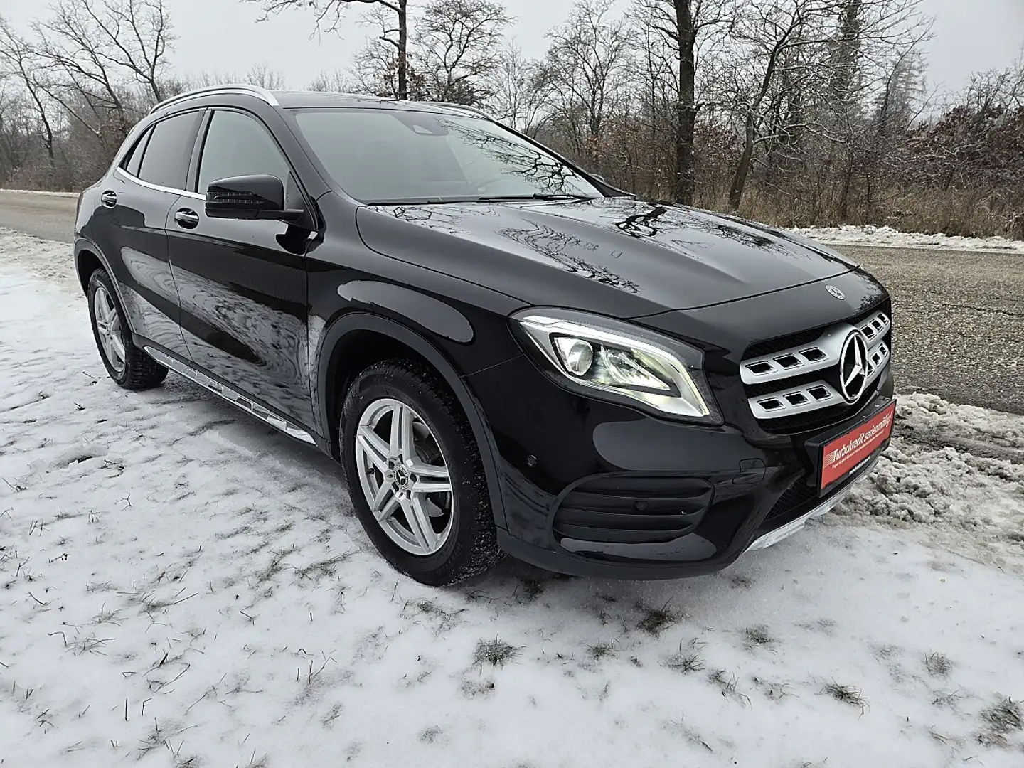 Mercedes-Benz GLA 180 Aut. AMG Line Schwarz - 1