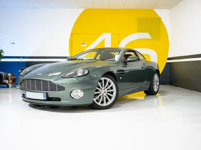 Aston Martin Vanquish V12