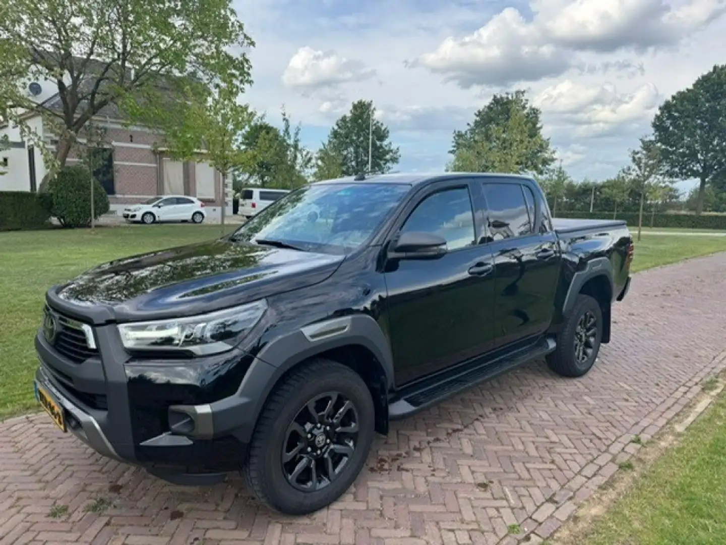 Toyota Hilux 2.8 D-4d-f 4WD 204PK Van 2021 NIEUWE APK AUTOMAAT Zwart - 2