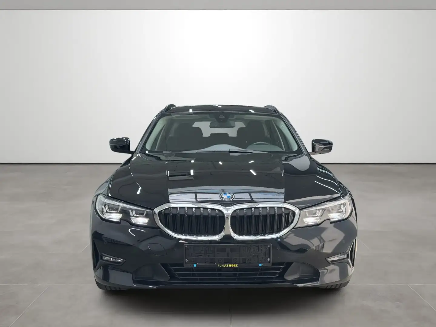 BMW 318 318d Tour Aut. | LED | Navi Prof| Sitzheizung |PDC Schwarz - 2