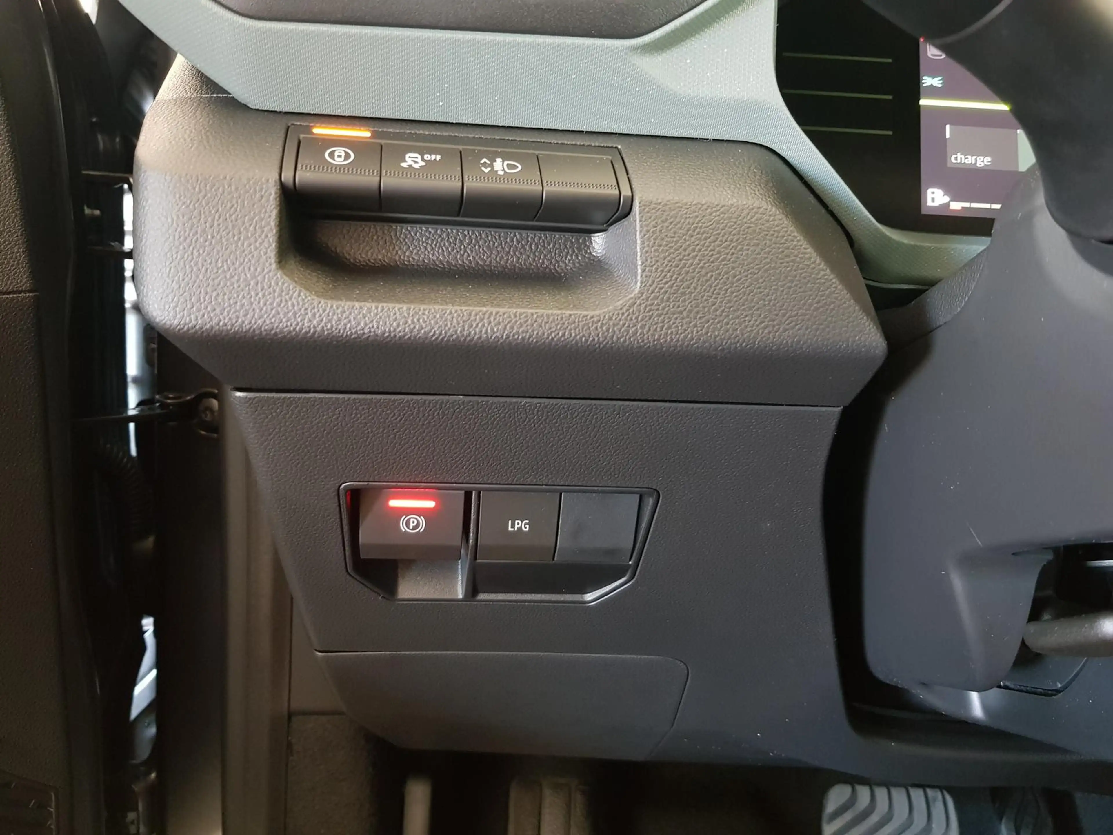 Dacia Duster Hybrid-G 150 4X4 Autom. EXTR. Navi Kamera — photo 6