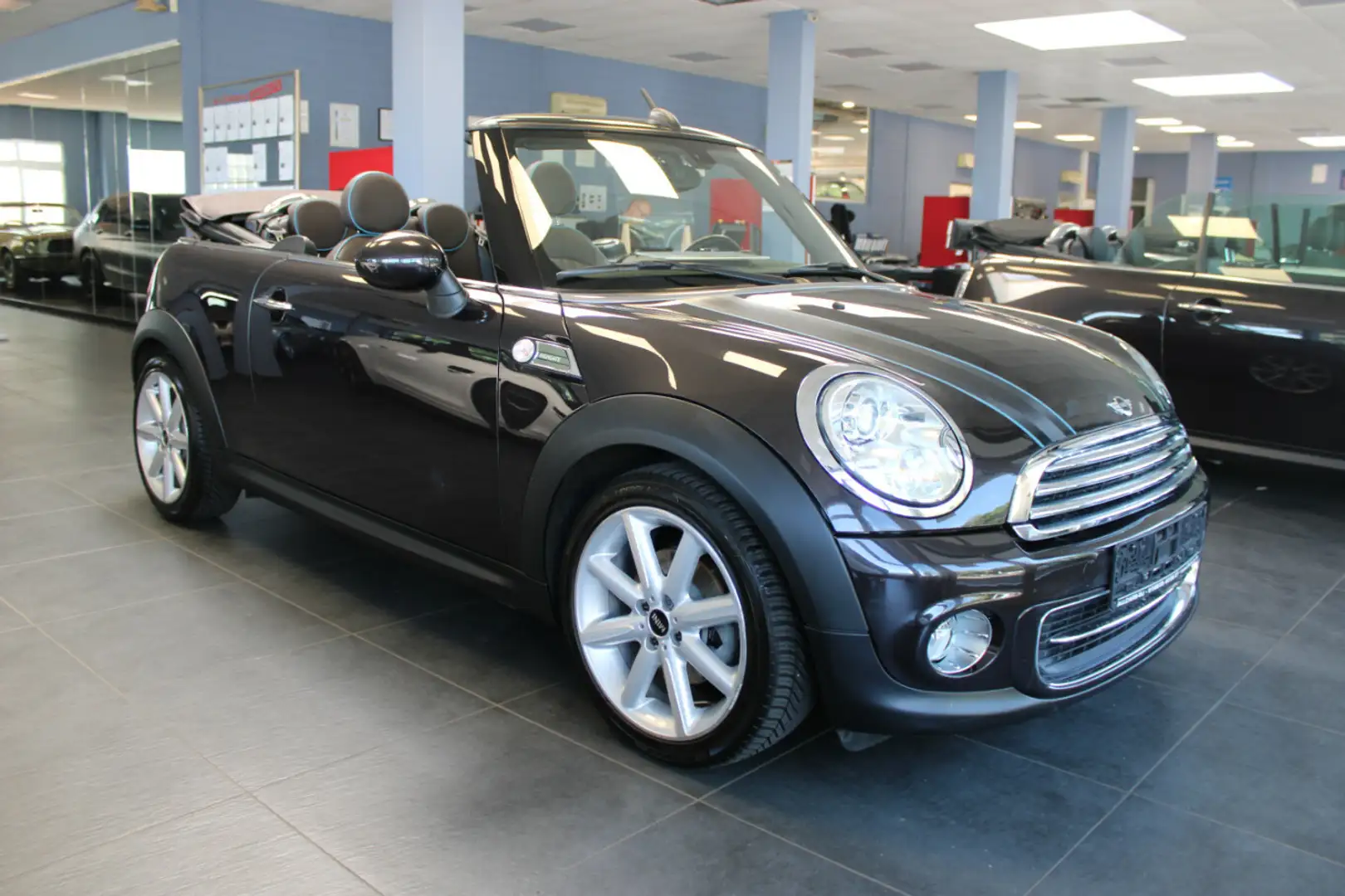 MINI Cooper Cabrio Highgate Brązowy - 1