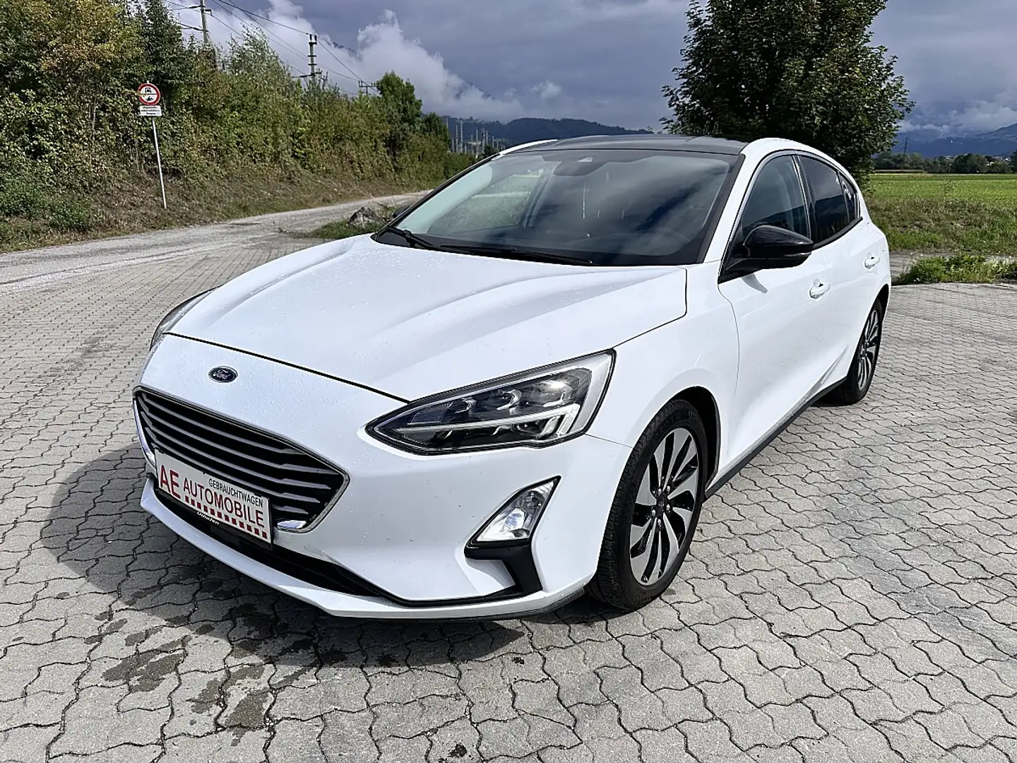 Ford Focus 1,0 EcoBoost Trend Edition Weiß - 1