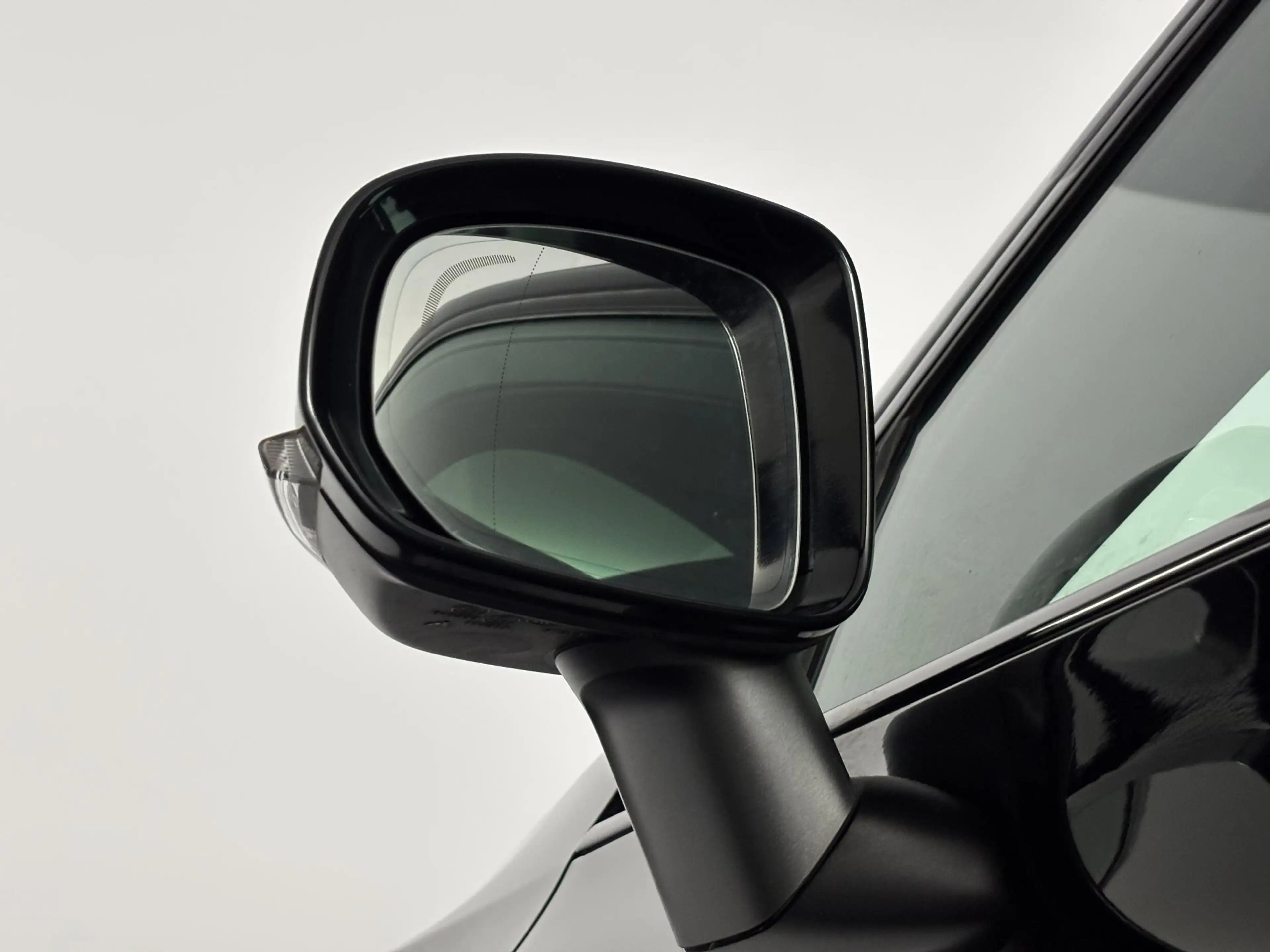 Volvo XC60 2.0 T6 Plug-in hybrid AWD Plus Black Edition | ele — photo 42