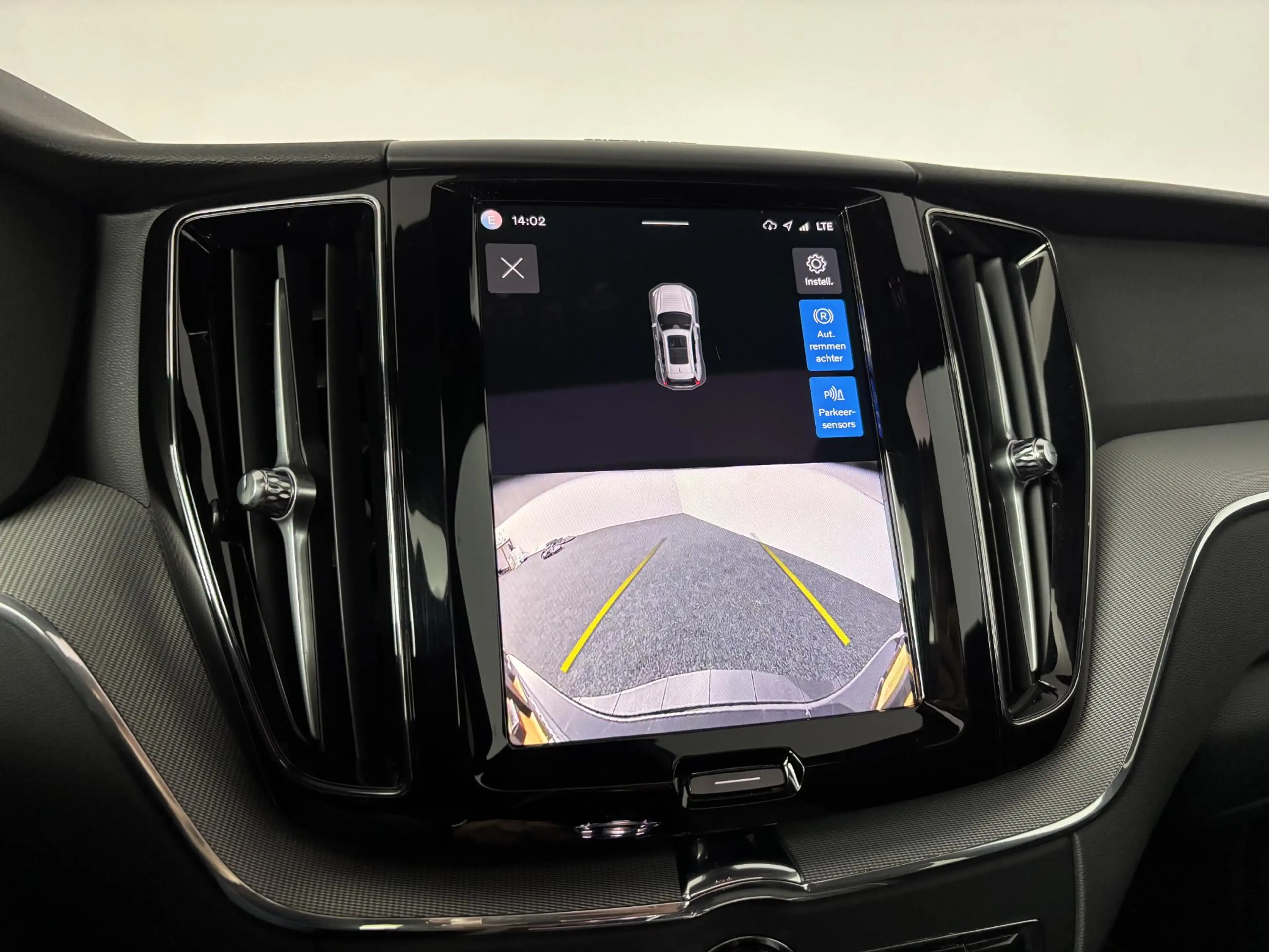 Volvo XC60 2.0 T6 Plug-in hybrid AWD Plus Black Edition | ele — photo 30