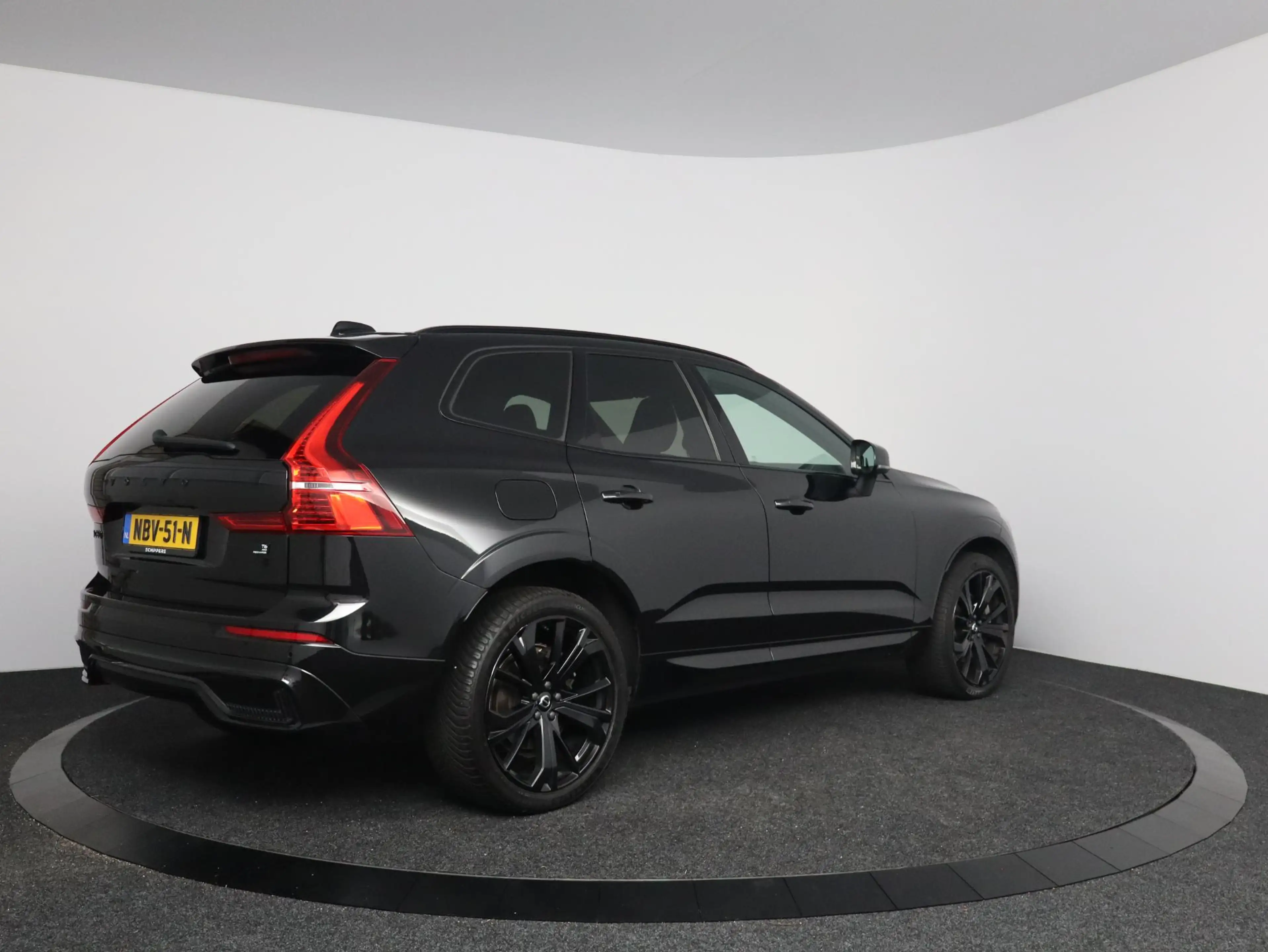 Volvo XC60 2.0 T6 Plug-in hybrid AWD Plus Black Edition | ele — photo 8