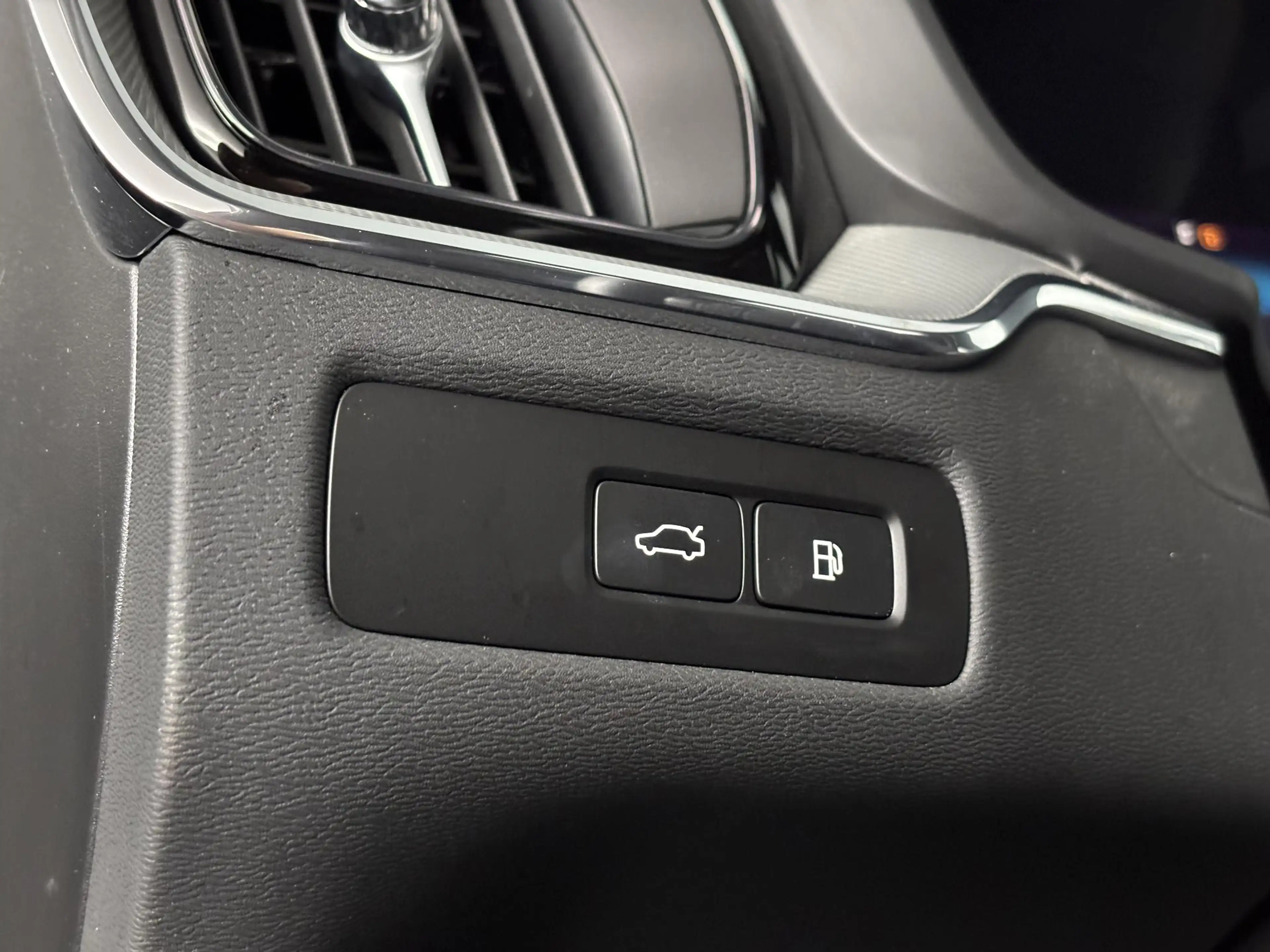 Volvo XC60 2.0 T6 Plug-in hybrid AWD Plus Black Edition | ele — photo 20