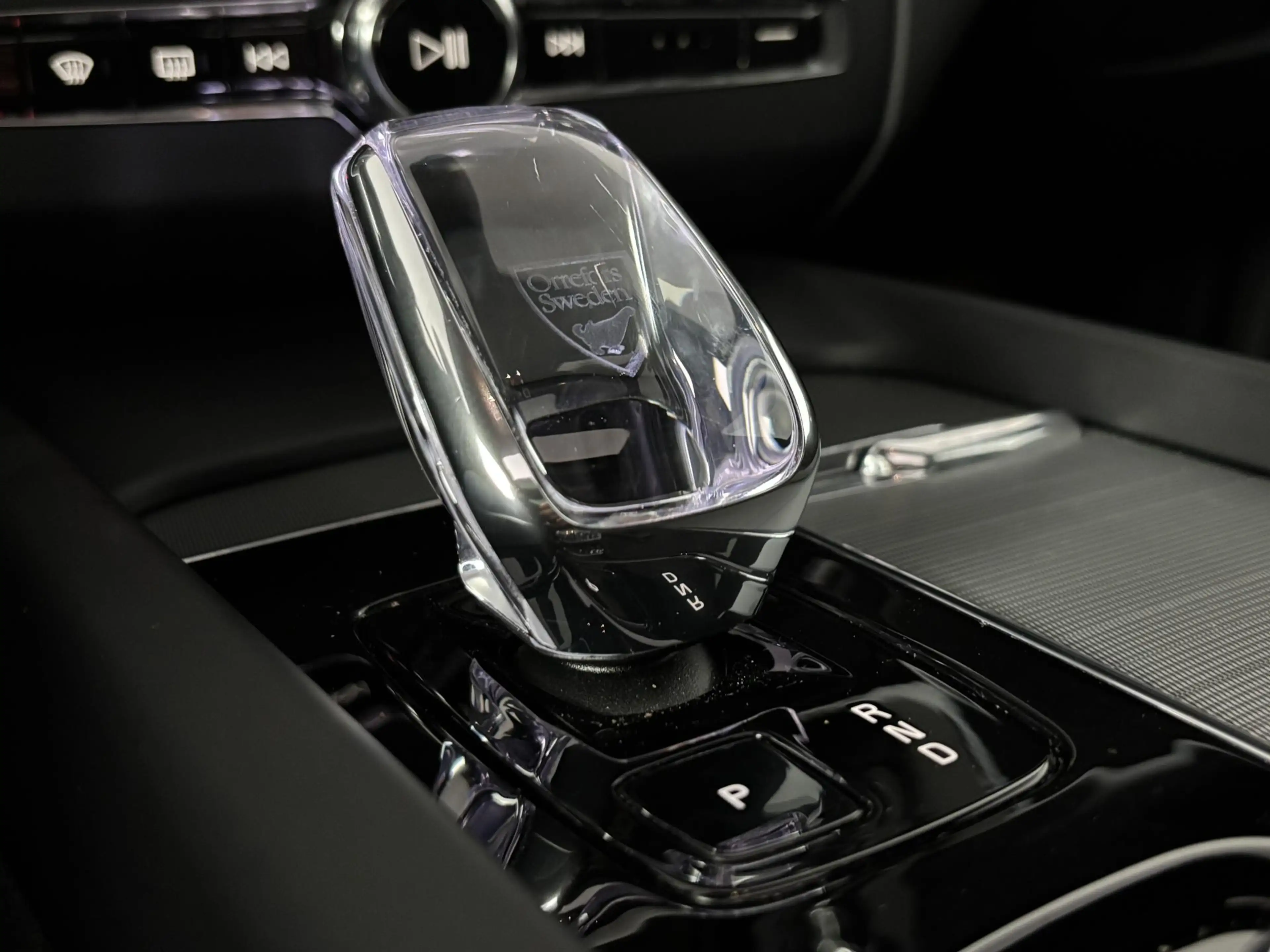 Volvo XC60 2.0 T6 Plug-in hybrid AWD Plus Black Edition | ele — photo 34