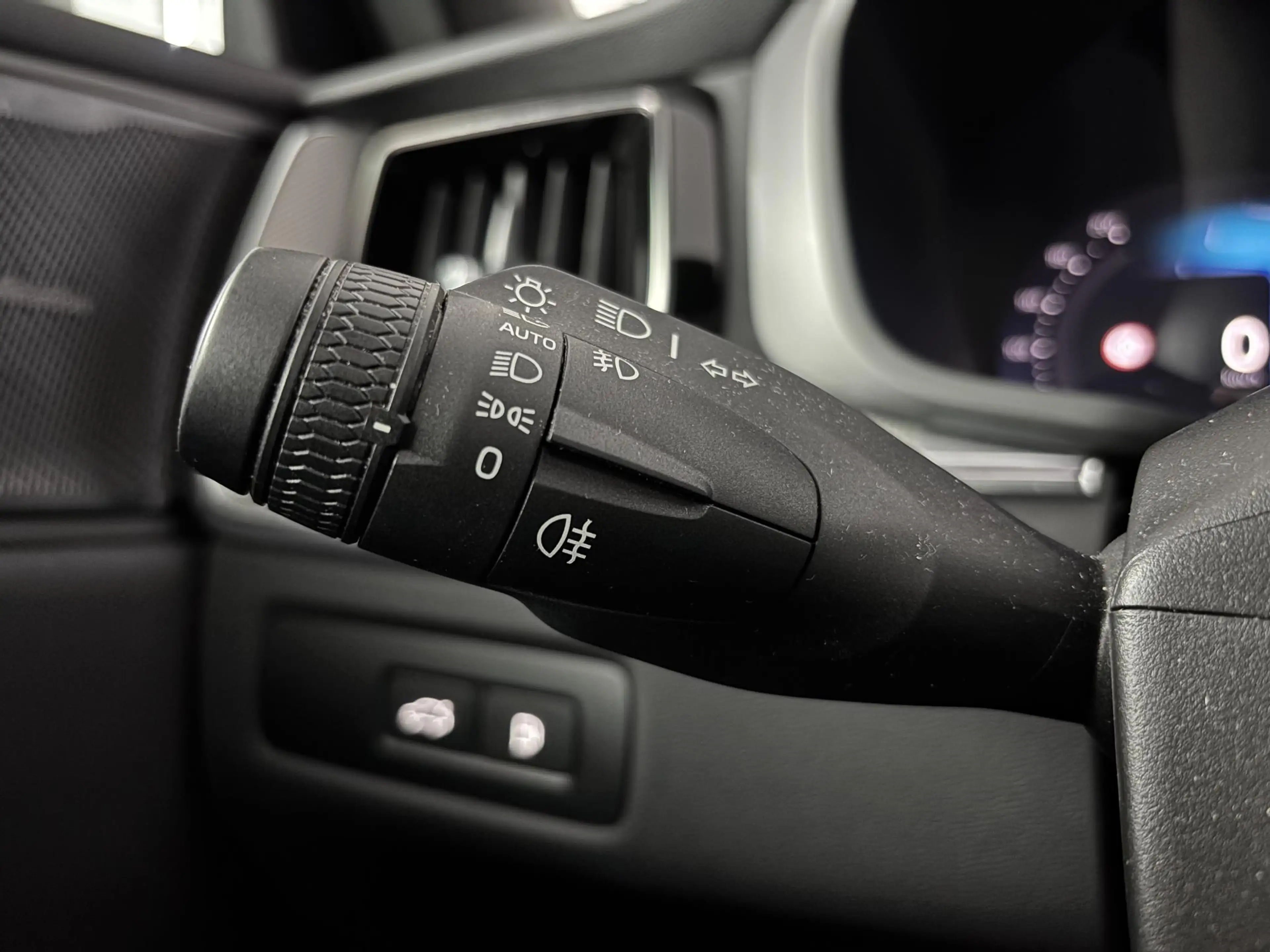 Volvo XC60 2.0 T6 Plug-in hybrid AWD Plus Black Edition | ele — photo 22