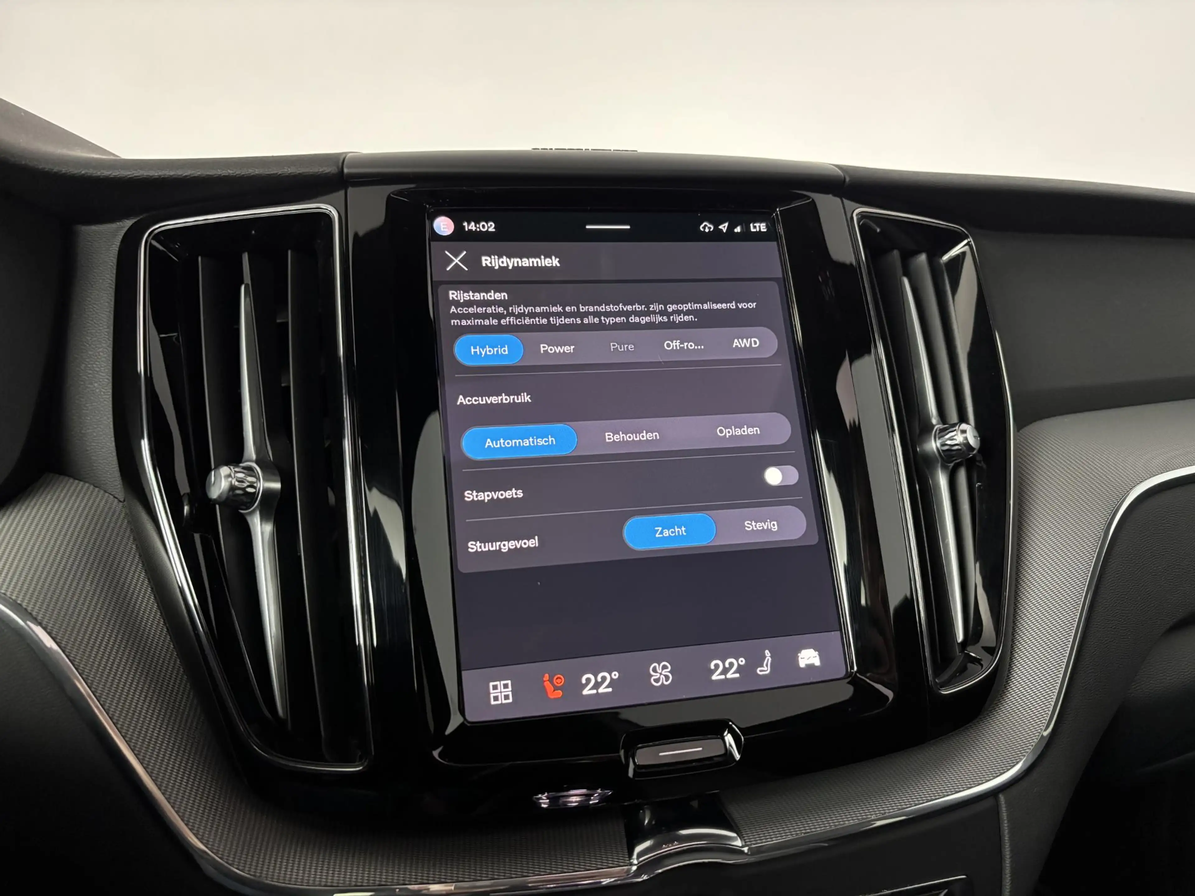 Volvo XC60 2.0 T6 Plug-in hybrid AWD Plus Black Edition | ele — photo 28