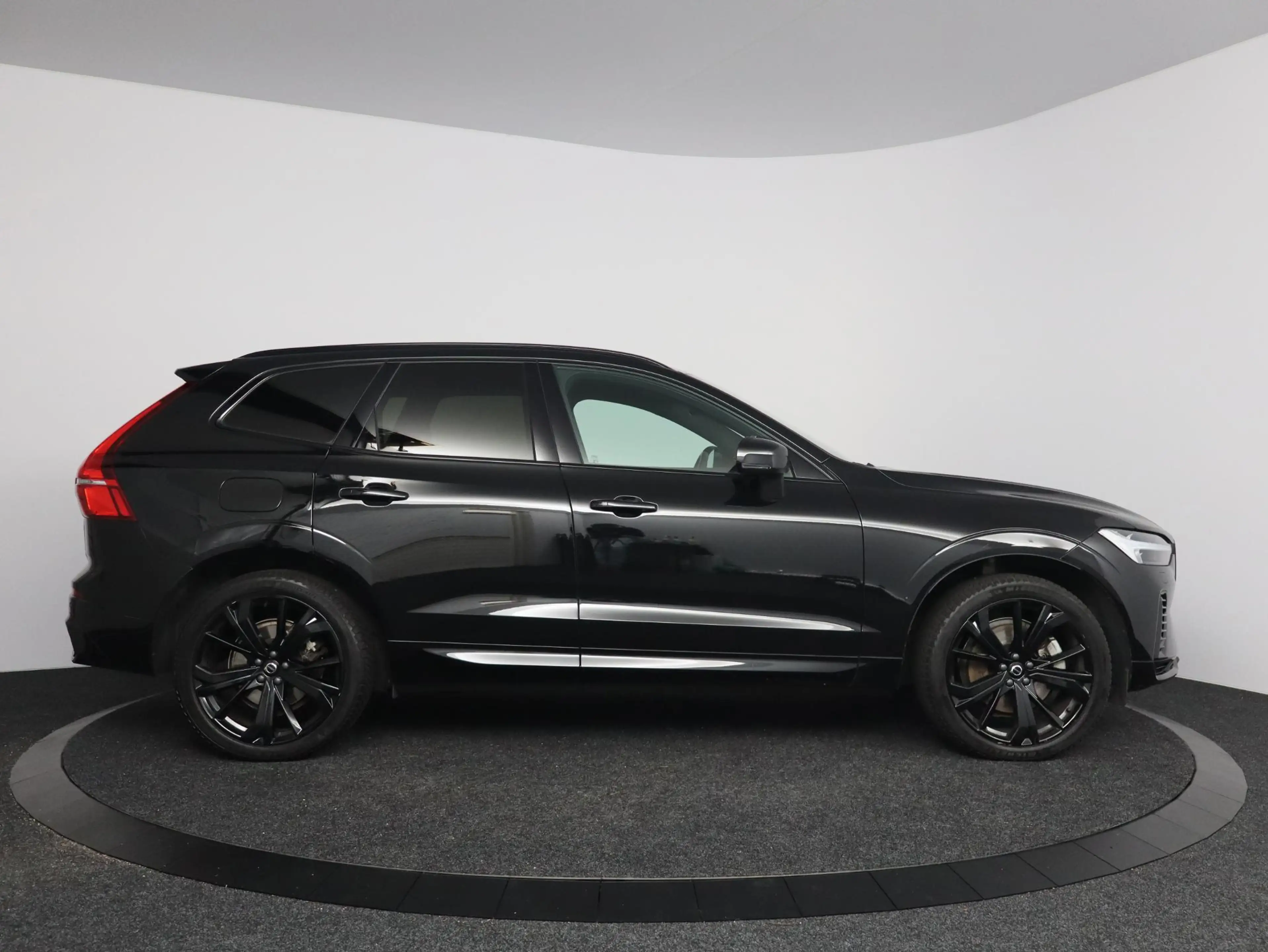 Volvo XC60 2.0 T6 Plug-in hybrid AWD Plus Black Edition | ele — photo 7